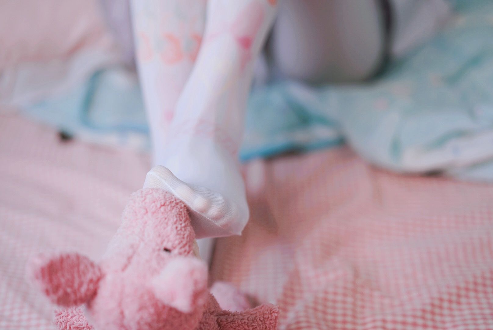 [网红COSER写真] 萌妹子眼酱大魔王w - 踩玩偶第2张