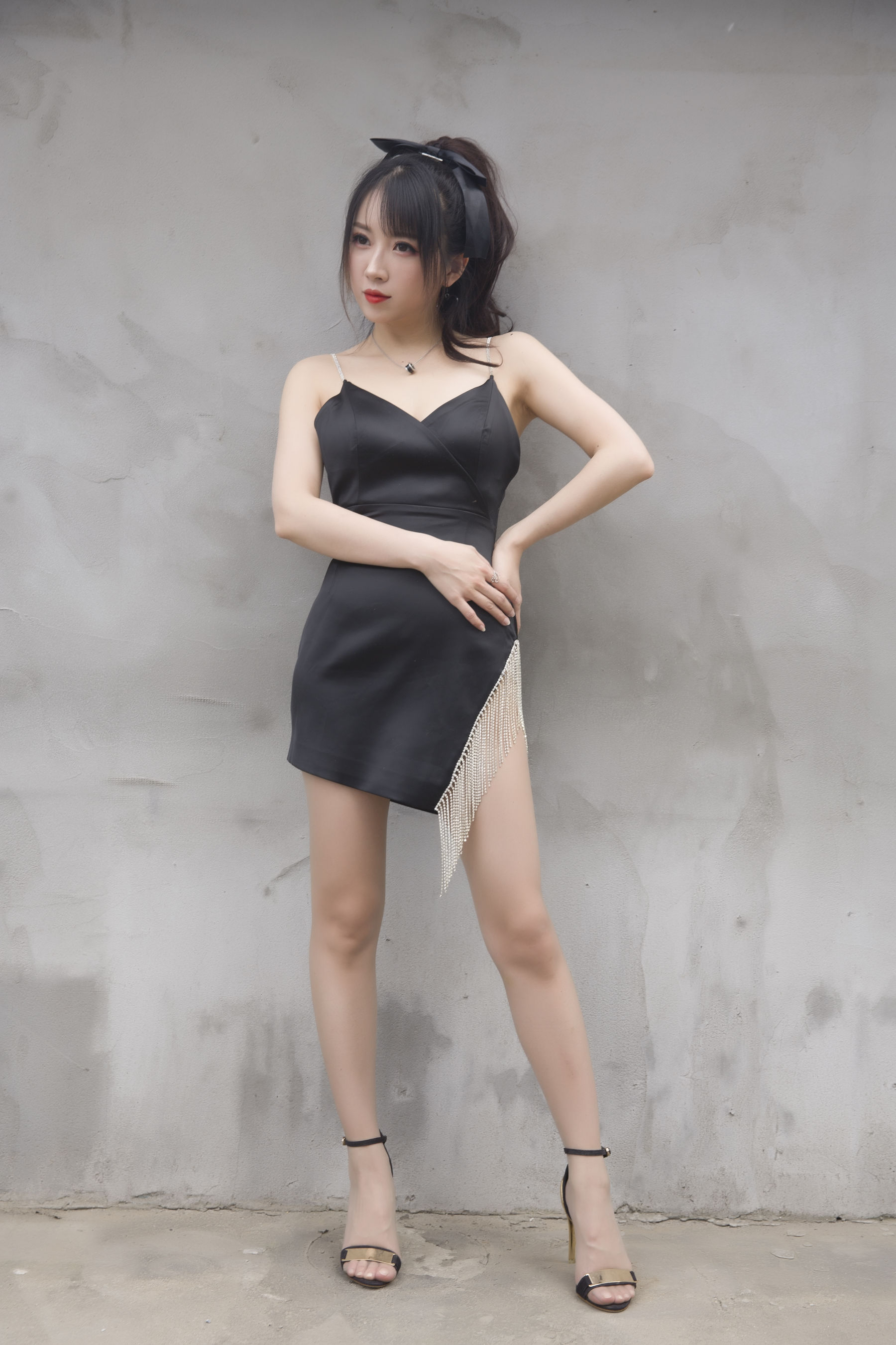 [COS福利] 斗鱼主播小女巫露娜 - 黑色流苏第1张