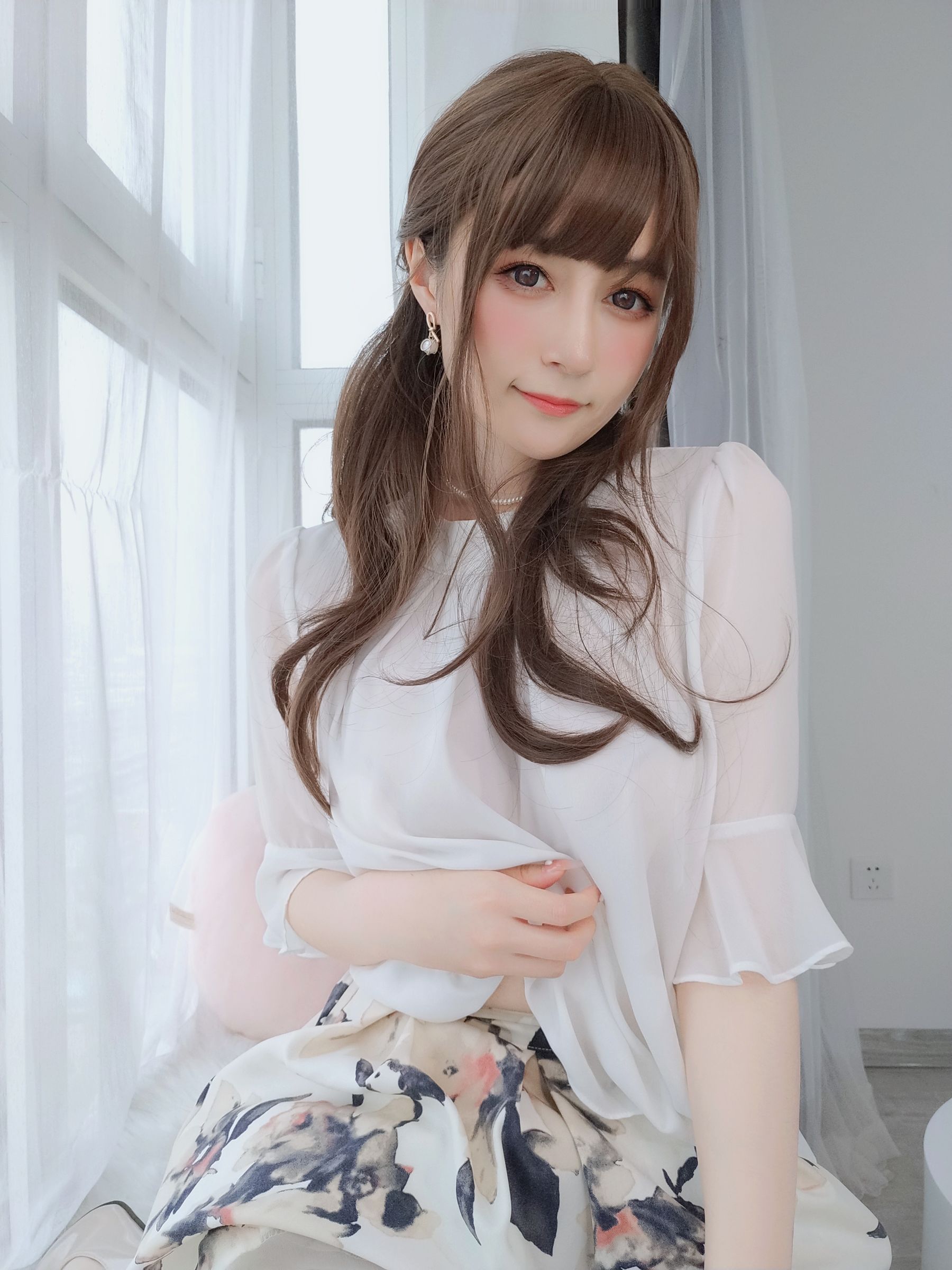 [网红COSER写真] Coser小姐姐白银 - 肉丝人妻第16张