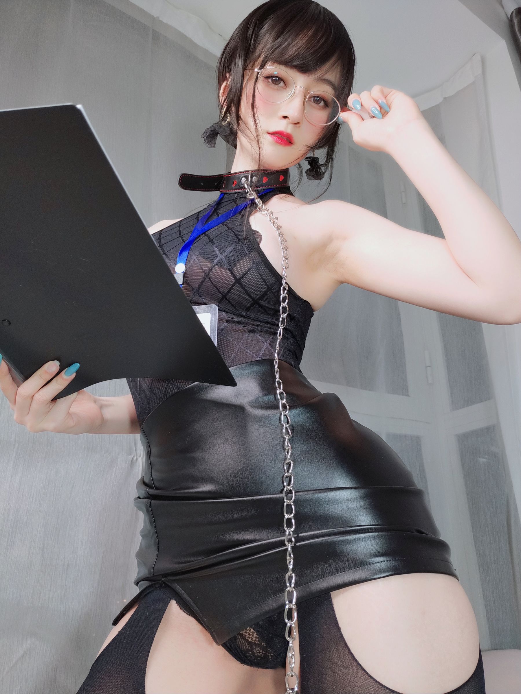 [网红COSER写真] Coser小姐姐白银 - 黑丝情趣第28张