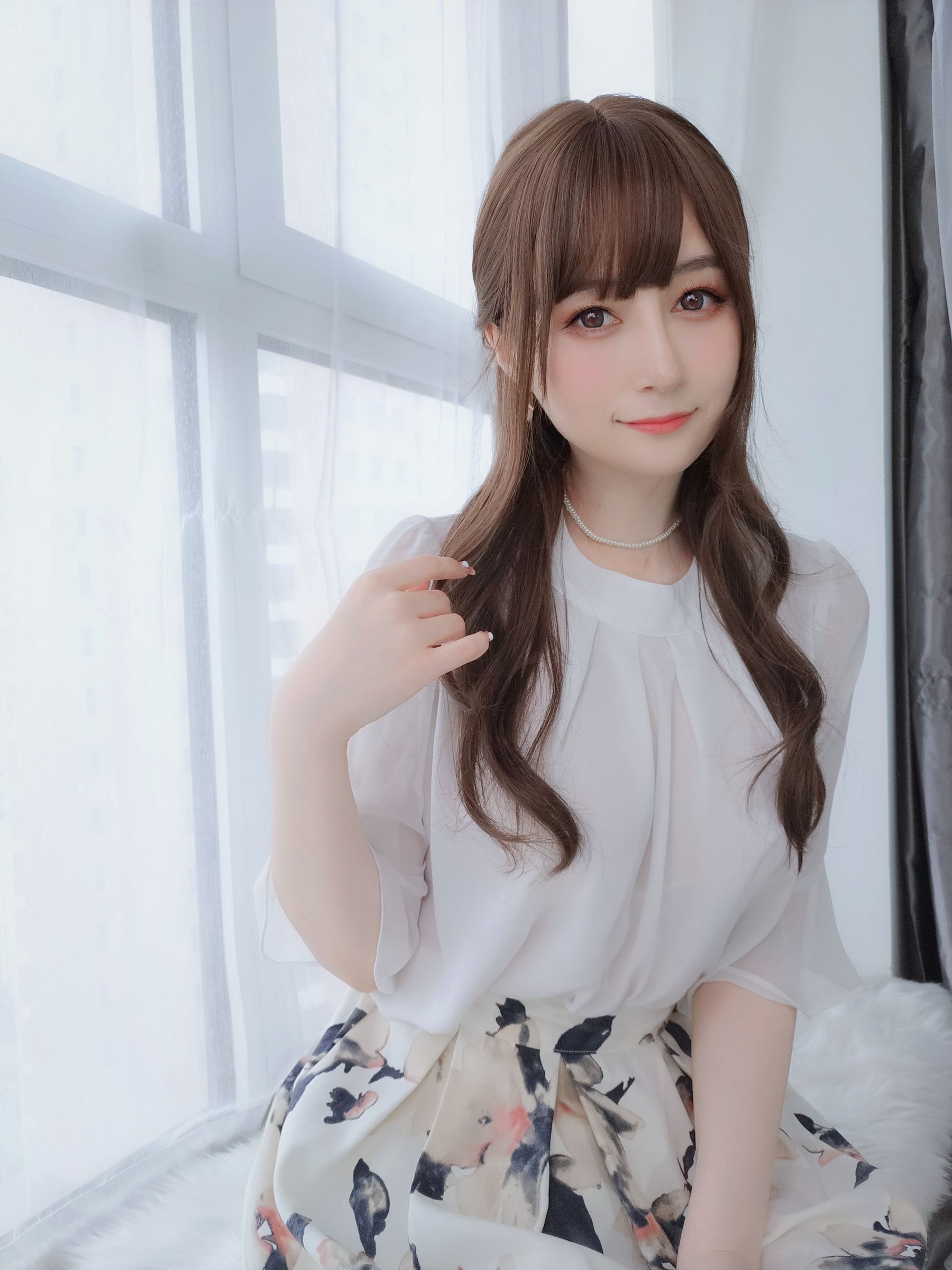 [网红COSER写真] Coser小姐姐白银 - 肉丝人妻第2张