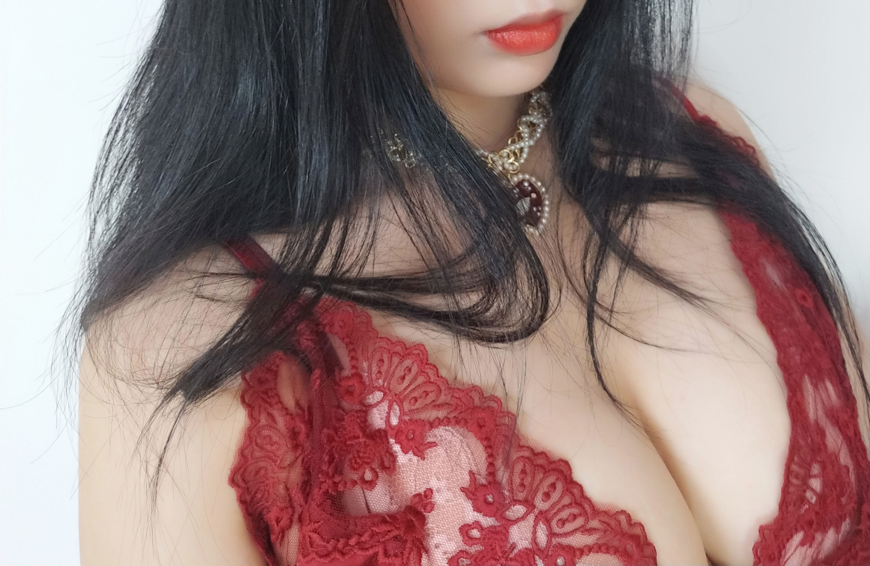 [福利COS] 轩萧学姐 - 酒红色睡衣第3张