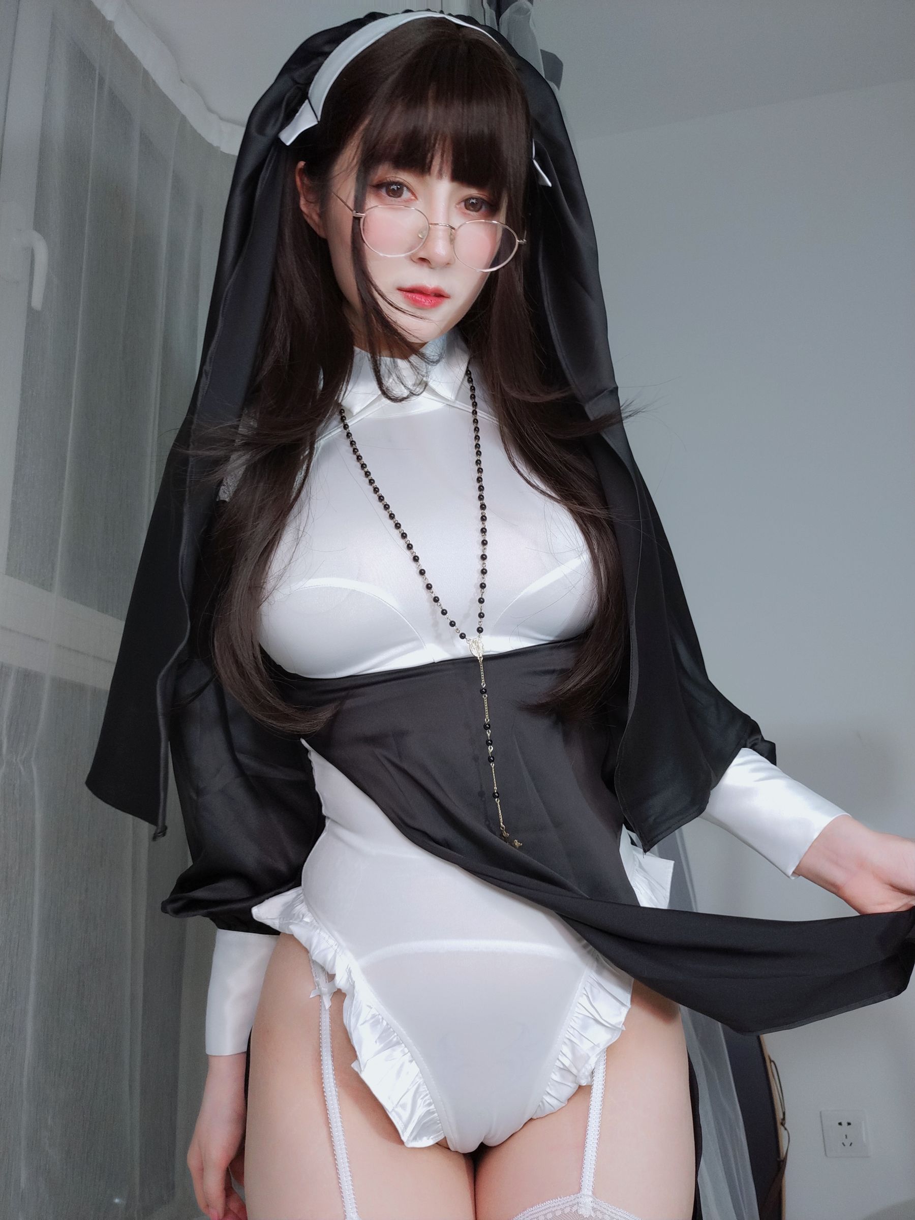 [福利COS] Coser小姐姐白银 - 修女第32张