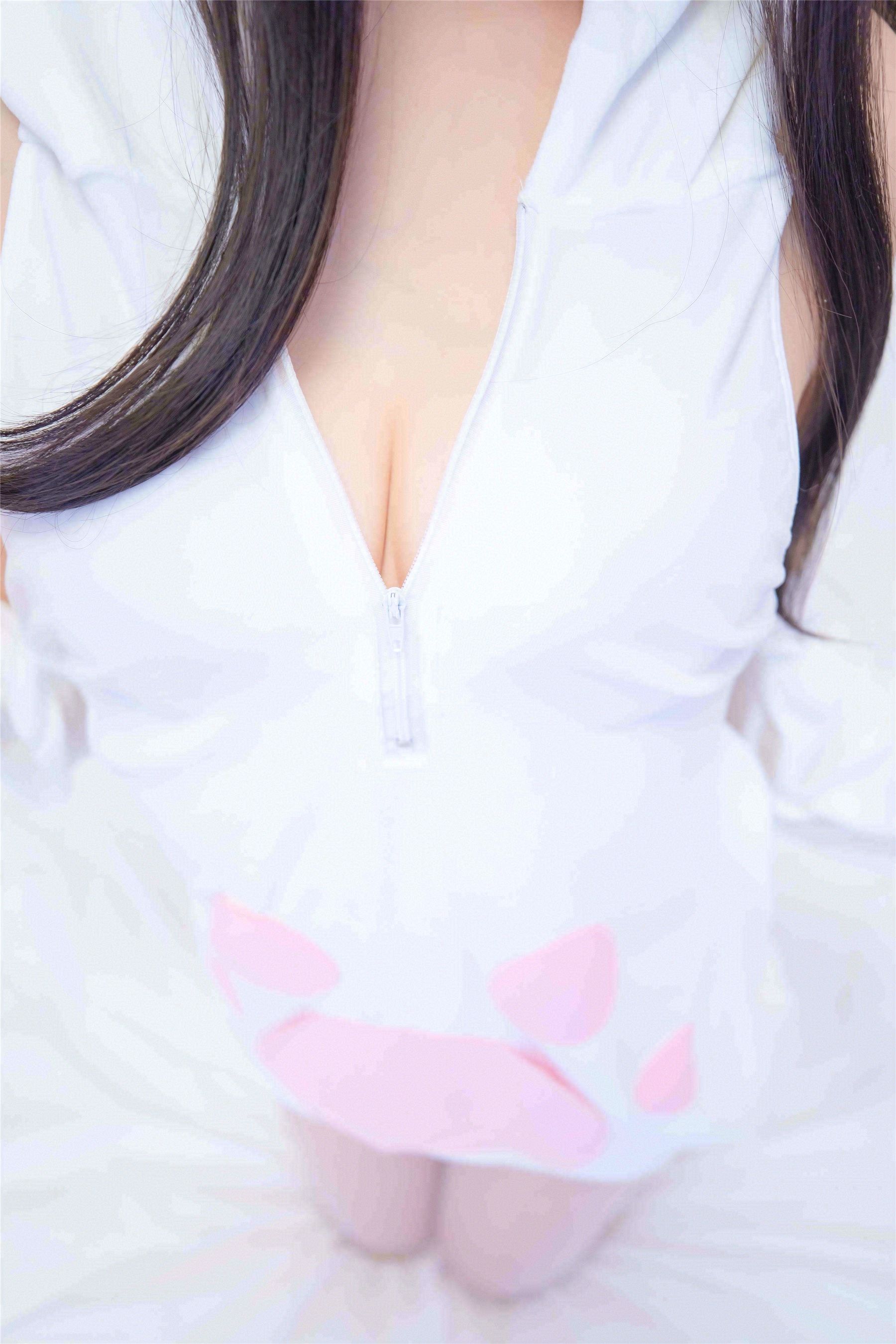 [网红COS] 萝莉神楽板真冬 白猫咪第2张