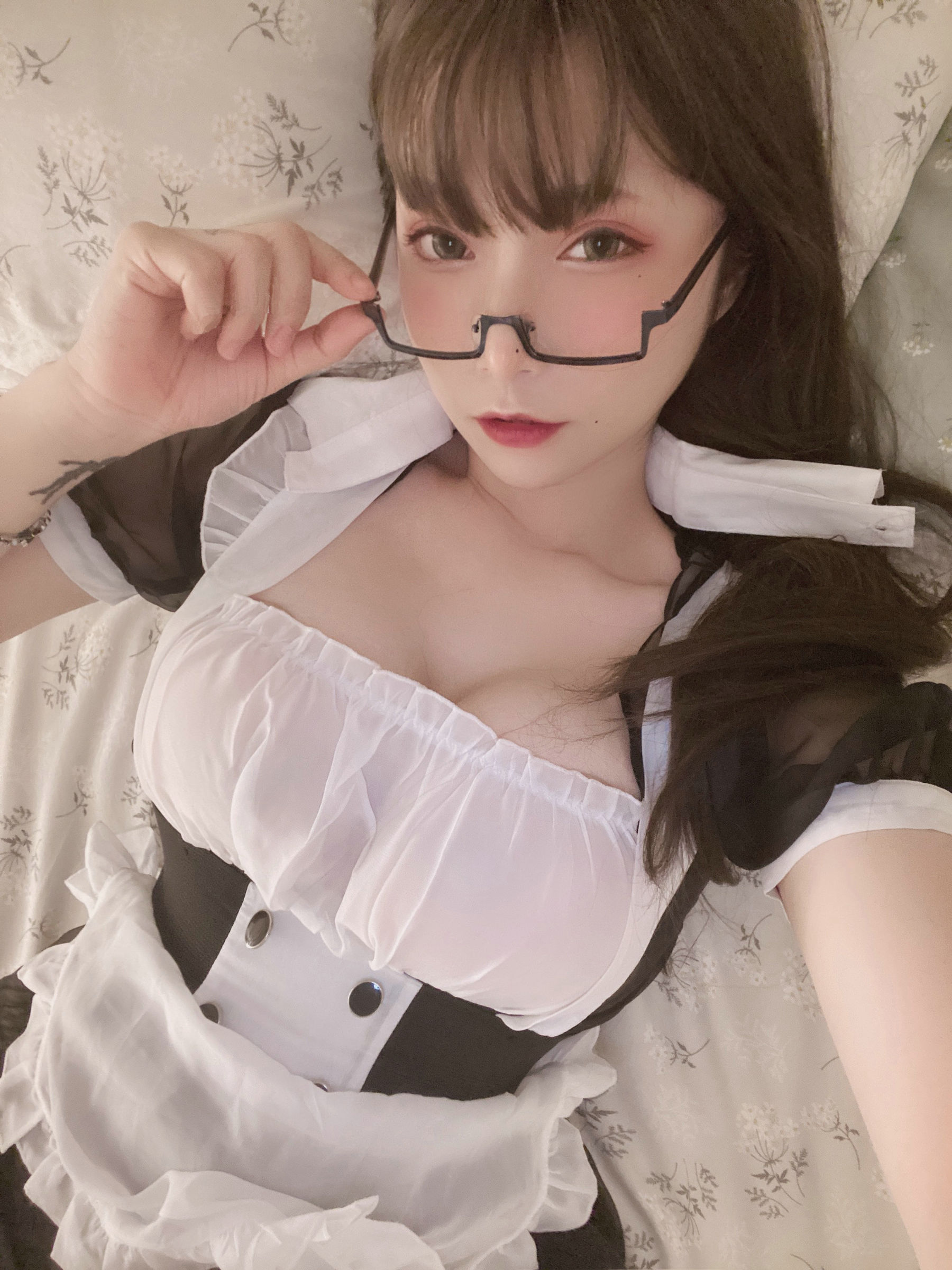 [网红COS] 次屁啦 - 透明女仆桃第3张