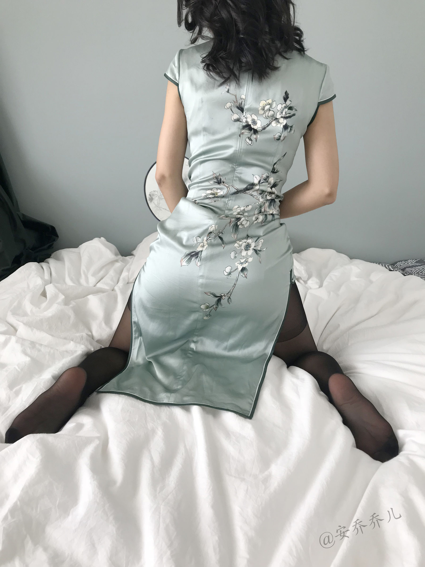 [福利COS] 安乔乔儿(Nia乔乔) No.017 安乔乔儿 黑丝旗袍第15张