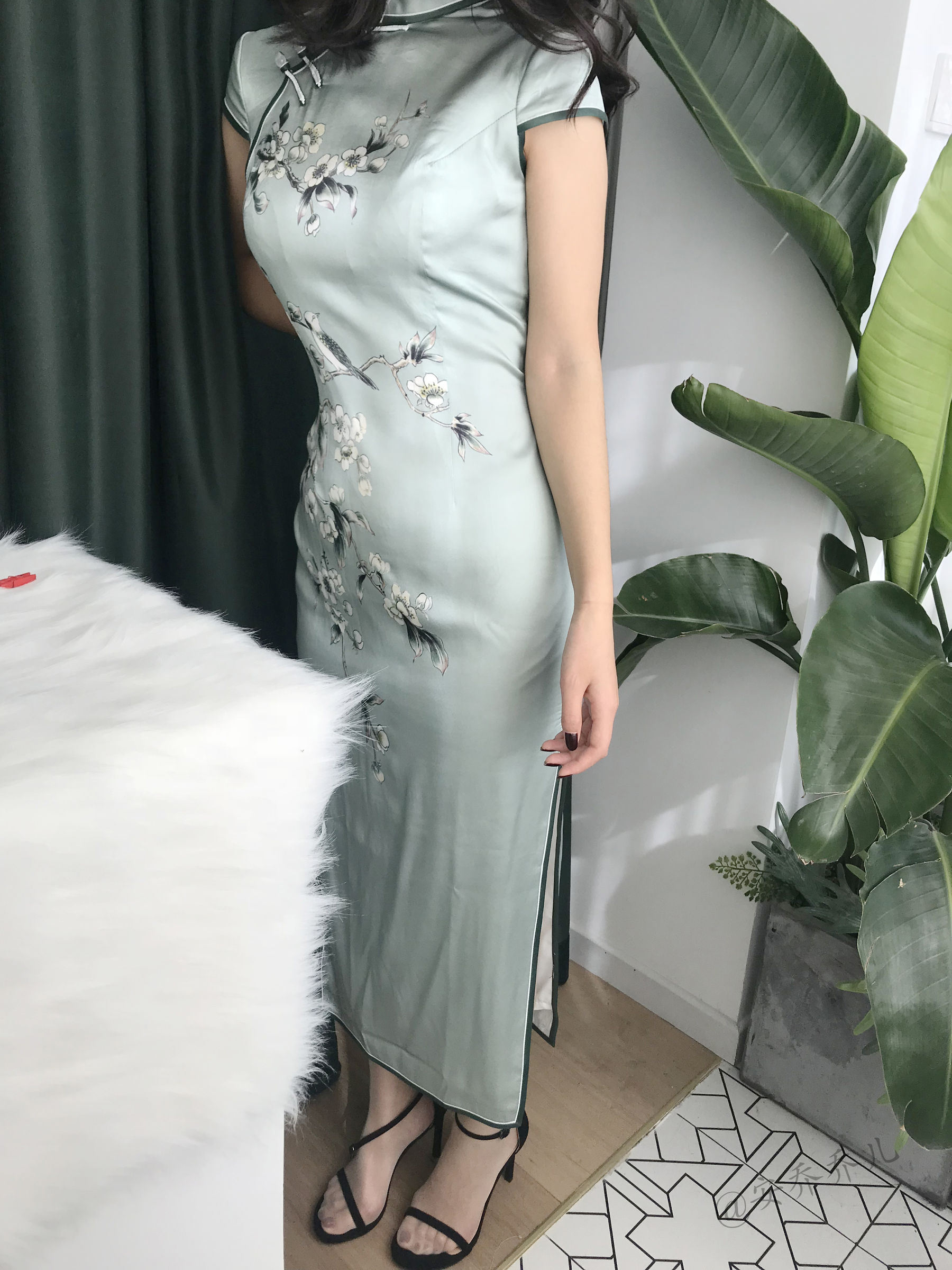 [福利COS] 安乔乔儿(Nia乔乔) No.017 安乔乔儿 黑丝旗袍第3张