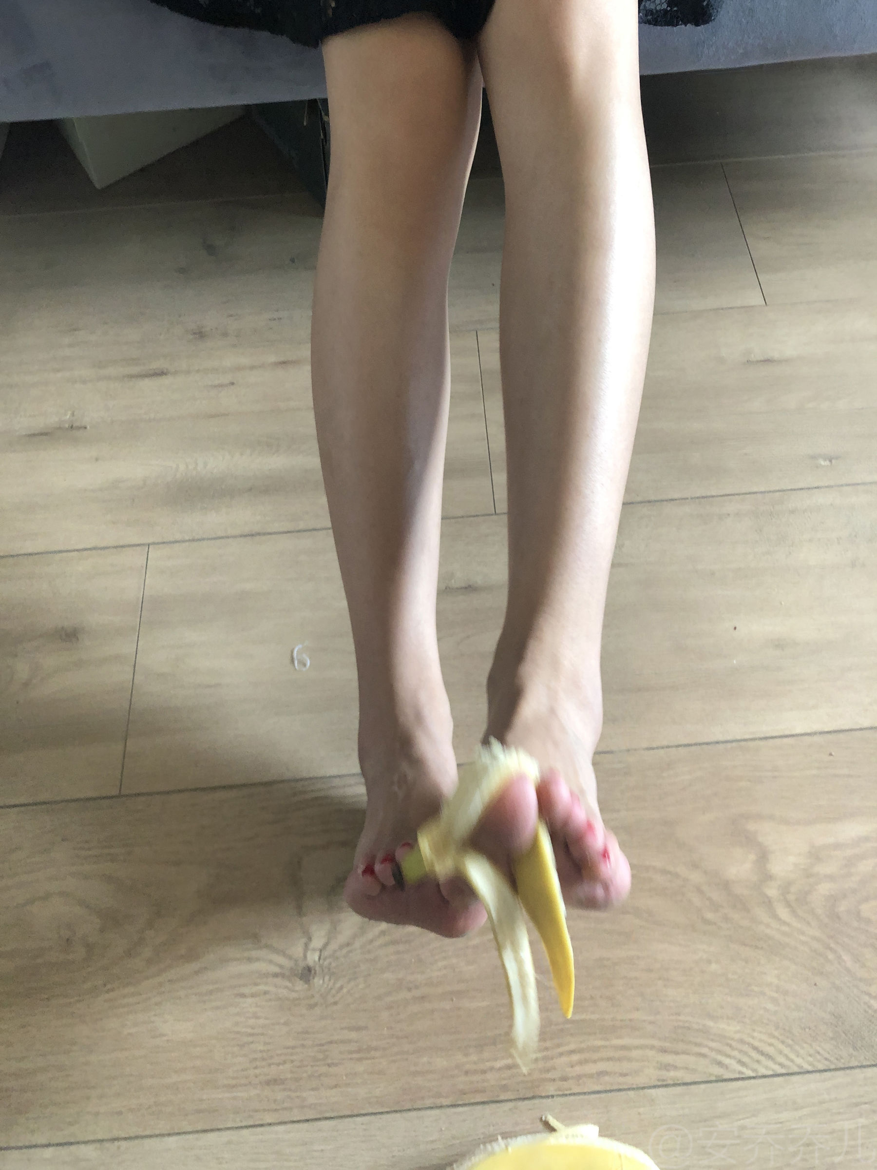 [福利COS] 安乔乔儿(Nia乔乔) No.009 踩香蕉第12张