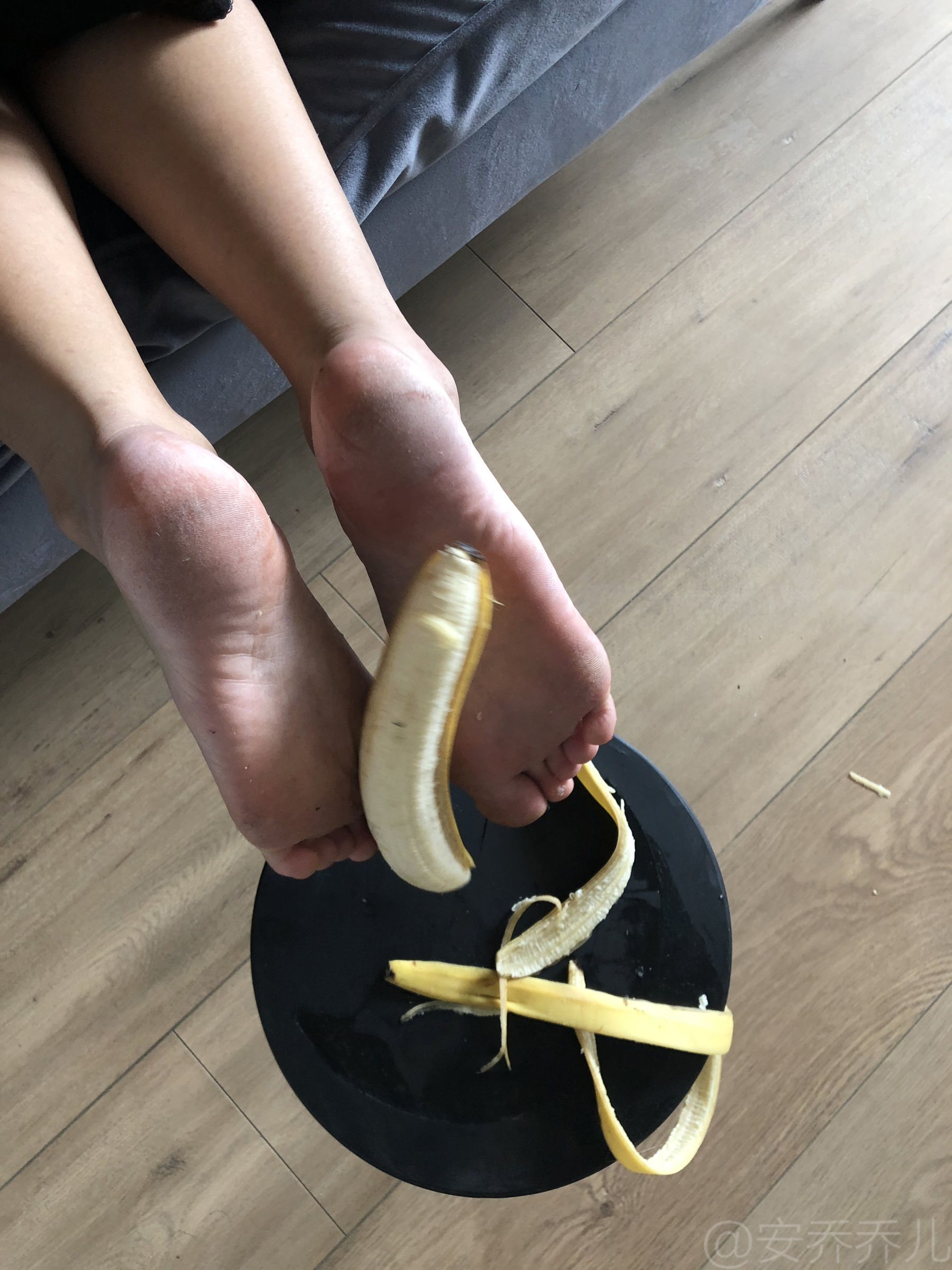 [福利COS] 安乔乔儿(Nia乔乔) No.009 踩香蕉第27张