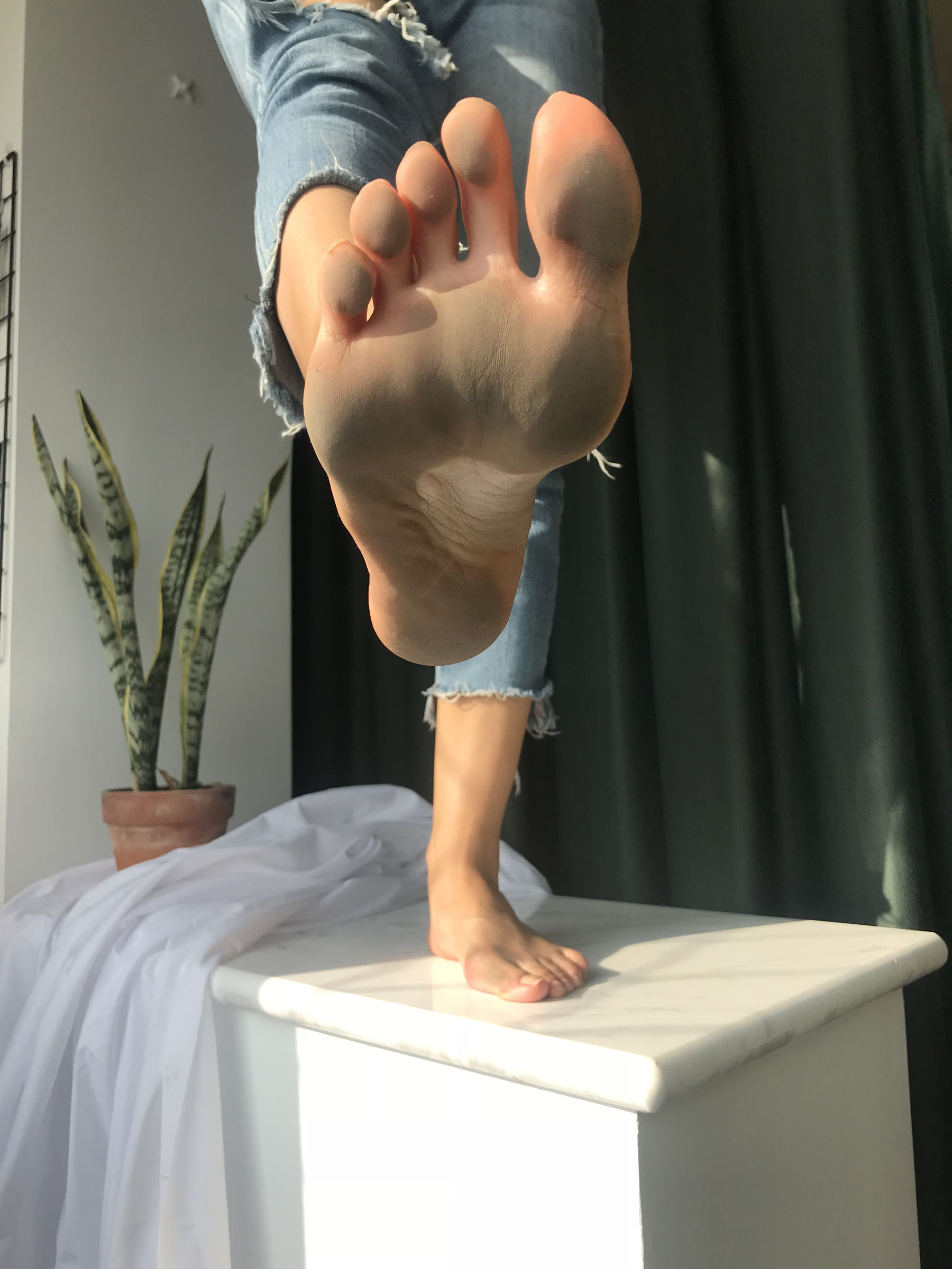 [福利COS] 安乔乔儿(Nia乔乔) No.015 脏脚踩鸡蛋第19张