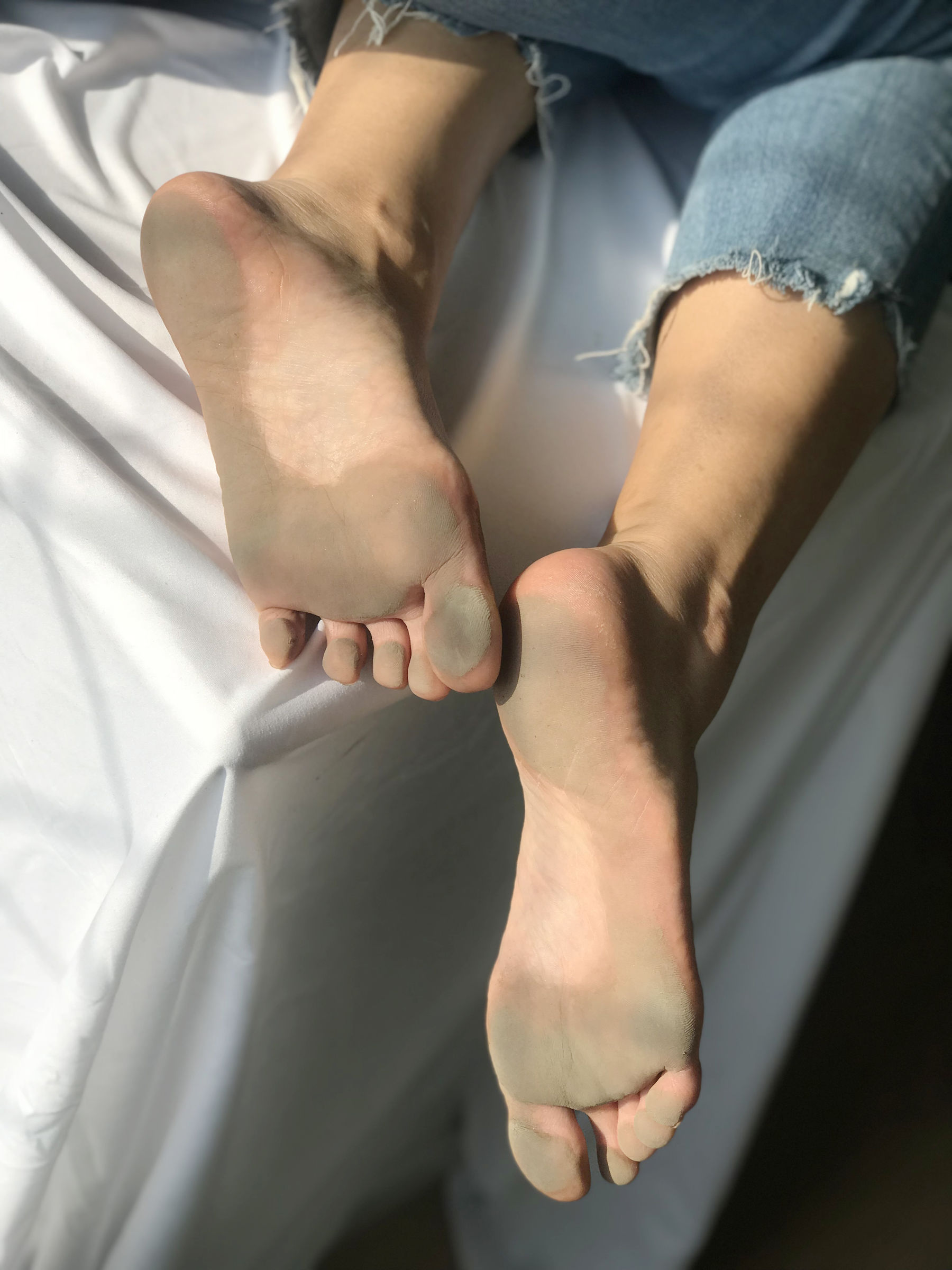 [福利COS] 安乔乔儿(Nia乔乔) No.015 脏脚踩鸡蛋第17张