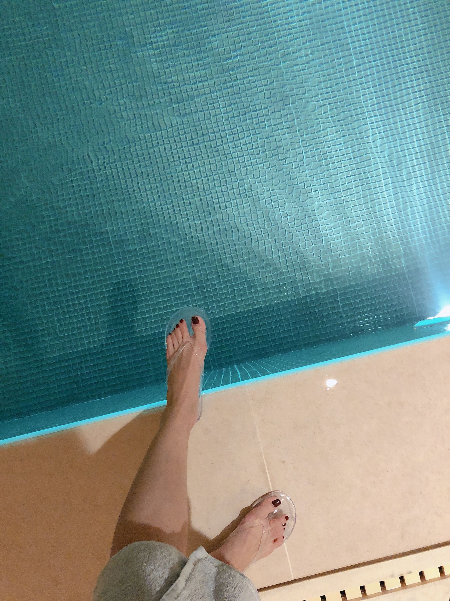 [福利COS] 安乔乔儿(Nia乔乔) No.012 泳池裸足第7张