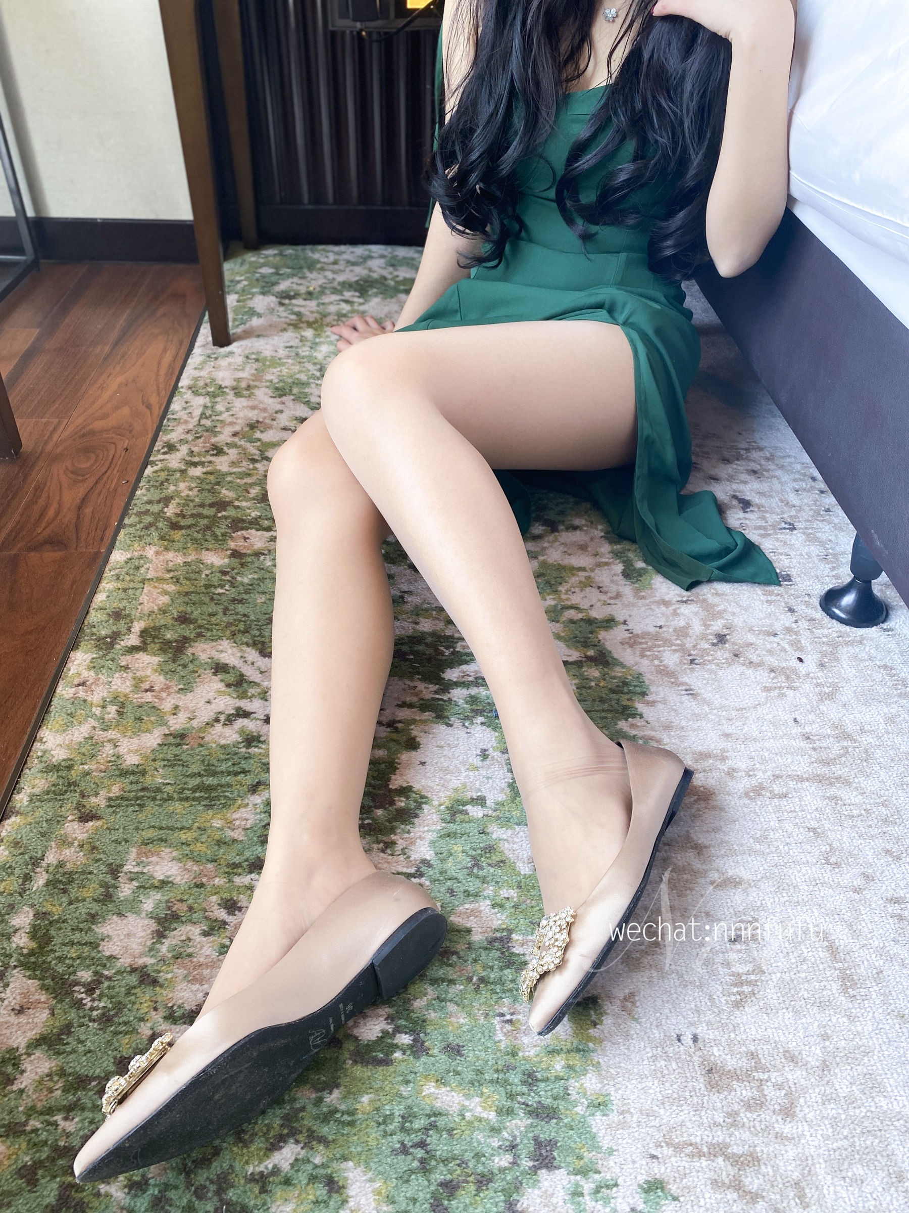 [福利COS] 安乔乔儿(Nia乔乔) No.035 长裙肉丝第4张