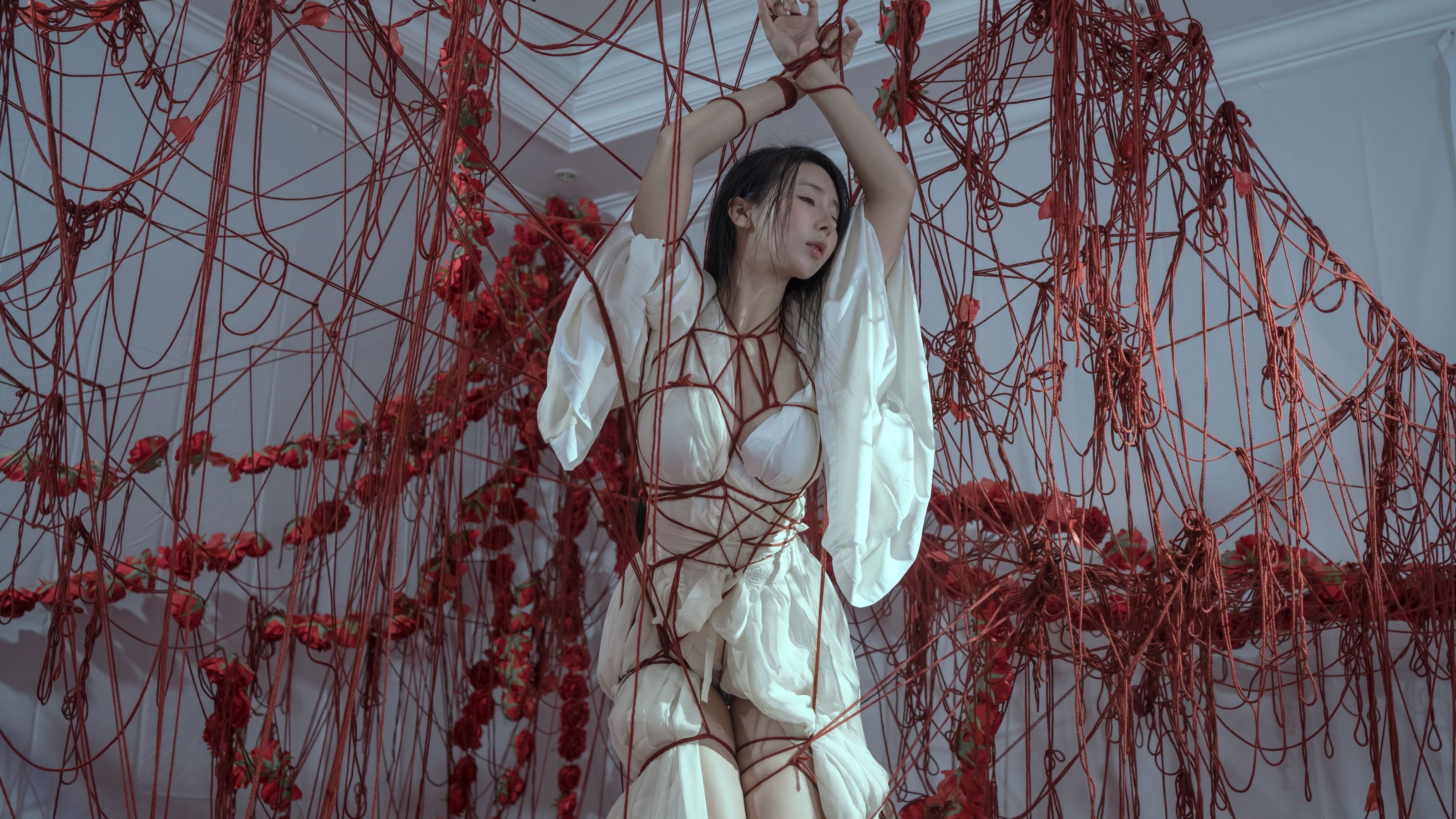 [福利COS] 云溪溪 - 奶桃 囚鸟第2张