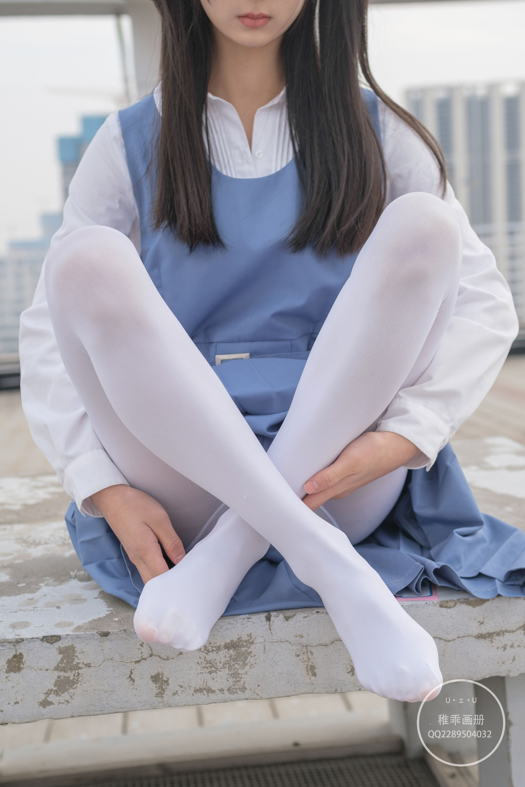 [福利COS] 柴系小乖(稚乖画册) - 夜夜 天台真空80D白丝第18张