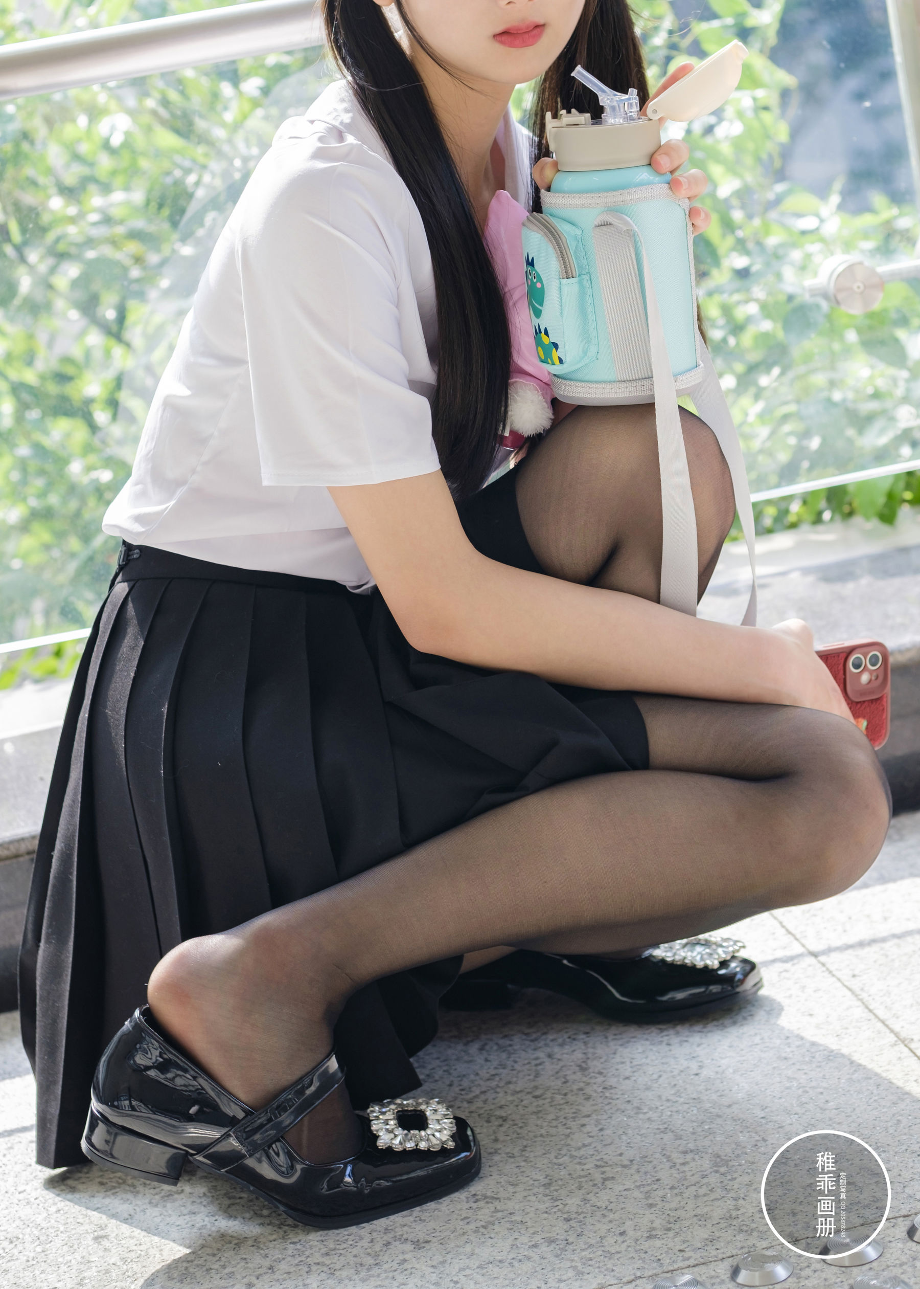 [福利COS] 柴系小乖(稚乖画册) - 夜夜 逛街13d黑丝第1张