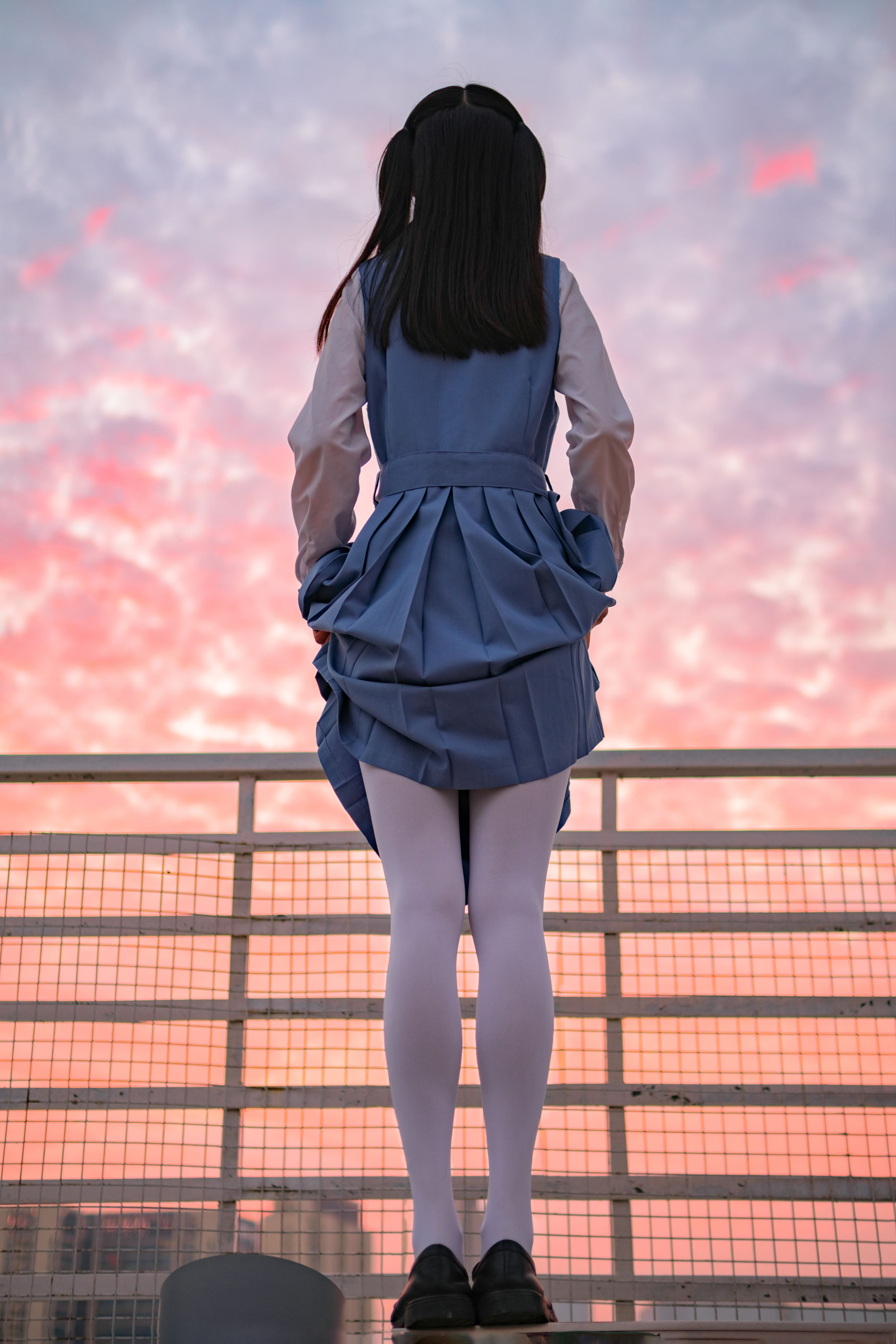 [福利COS] 柴系小乖(稚乖画册) - 夜夜 天台真空80D白丝第27张