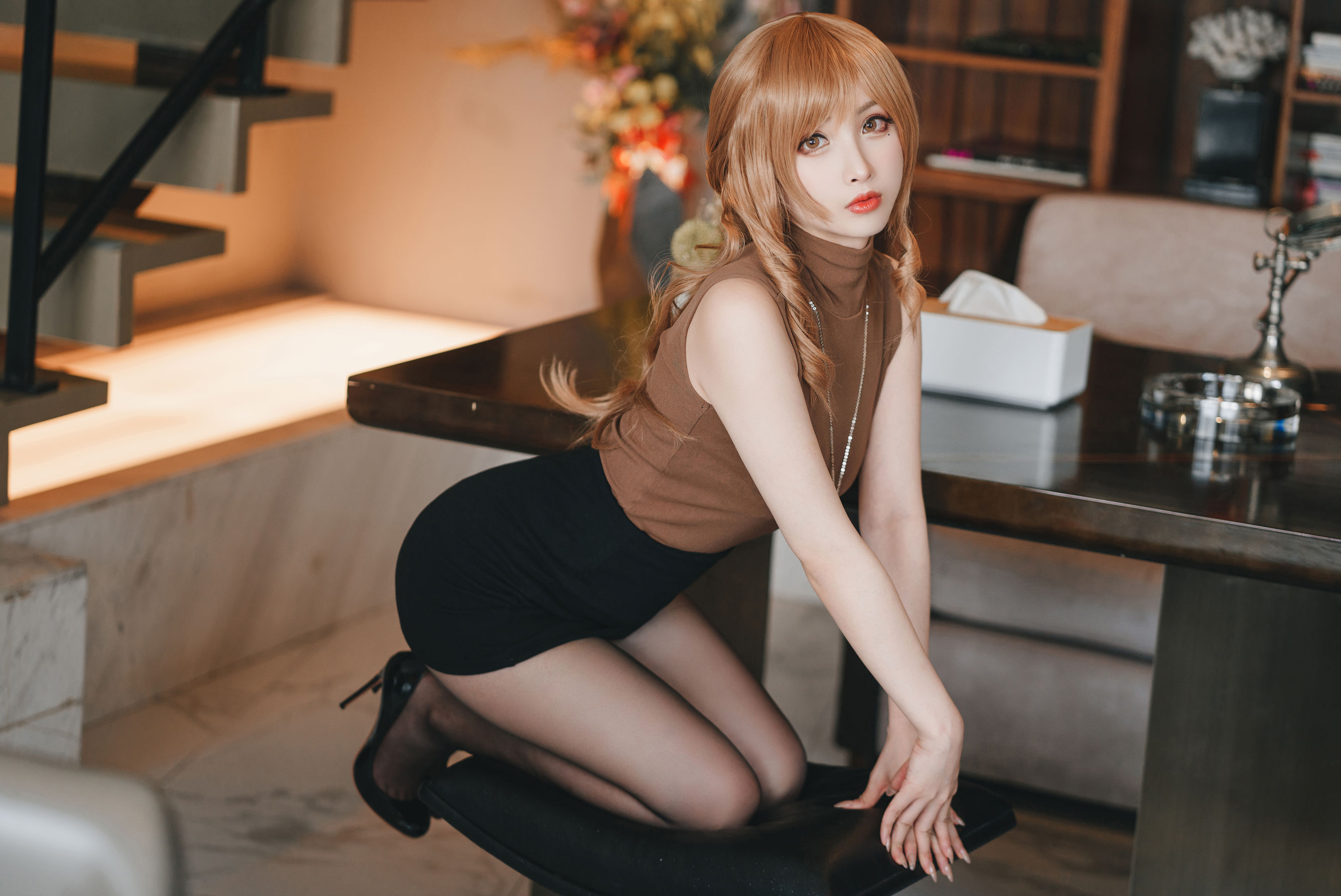 [福利COS] COS福利rioko凉凉子(肉扣热热子) - 人妻的一天-公司篇第5张