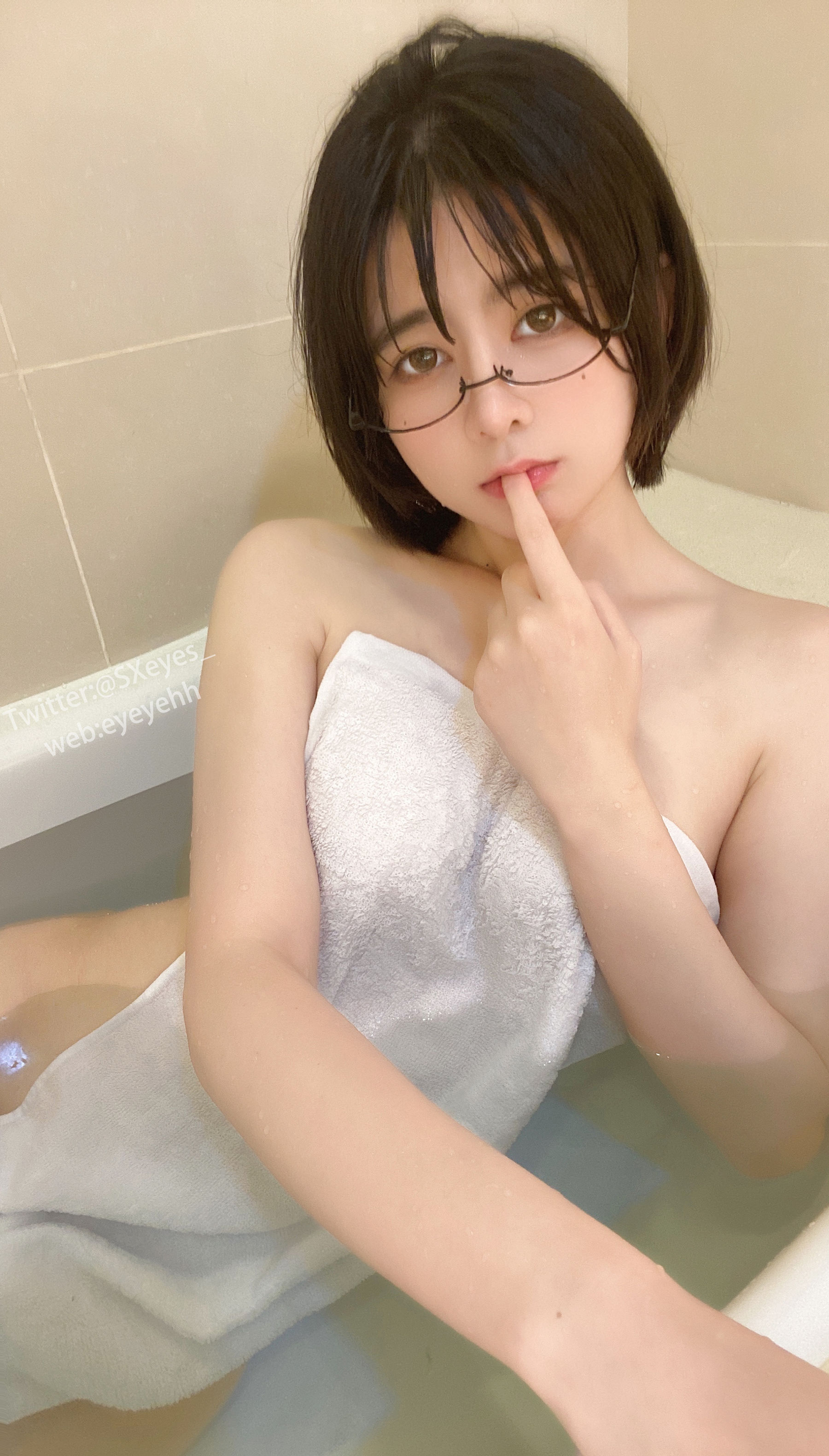 [福利COS] 萌妹子眼酱大魔王w - 风吕に入る第8张