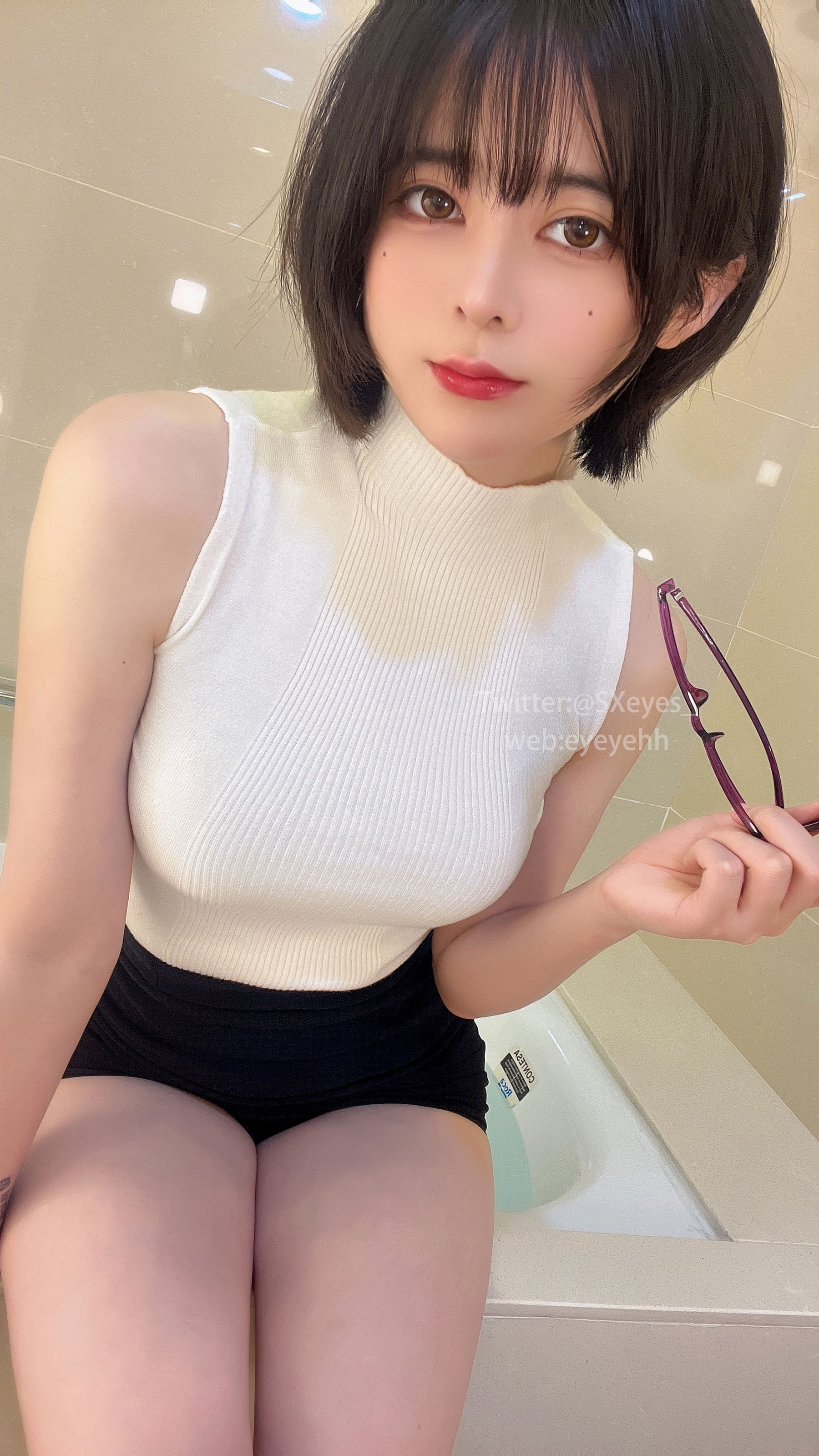 [福利COS] 萌妹子眼酱大魔王w - 风吕に入る第1张