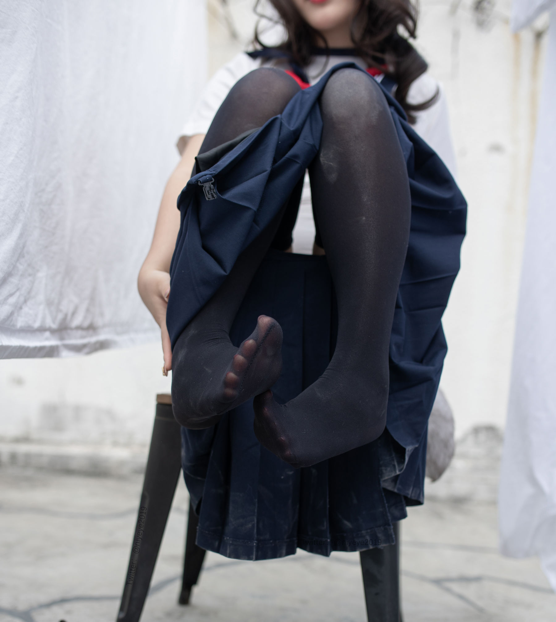 [福利COS] 萌系小姐姐-白烨- - 魅惑狼姐姐 室外第11张