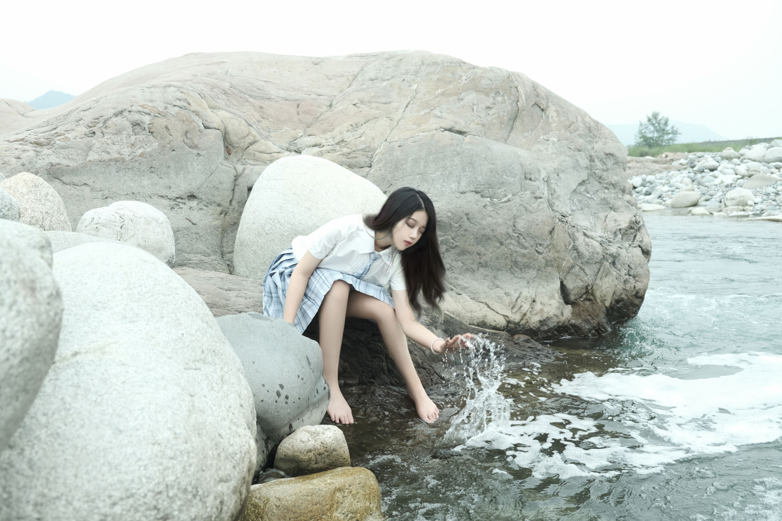 [福利COS] eloise软软 - 河边JK第3张