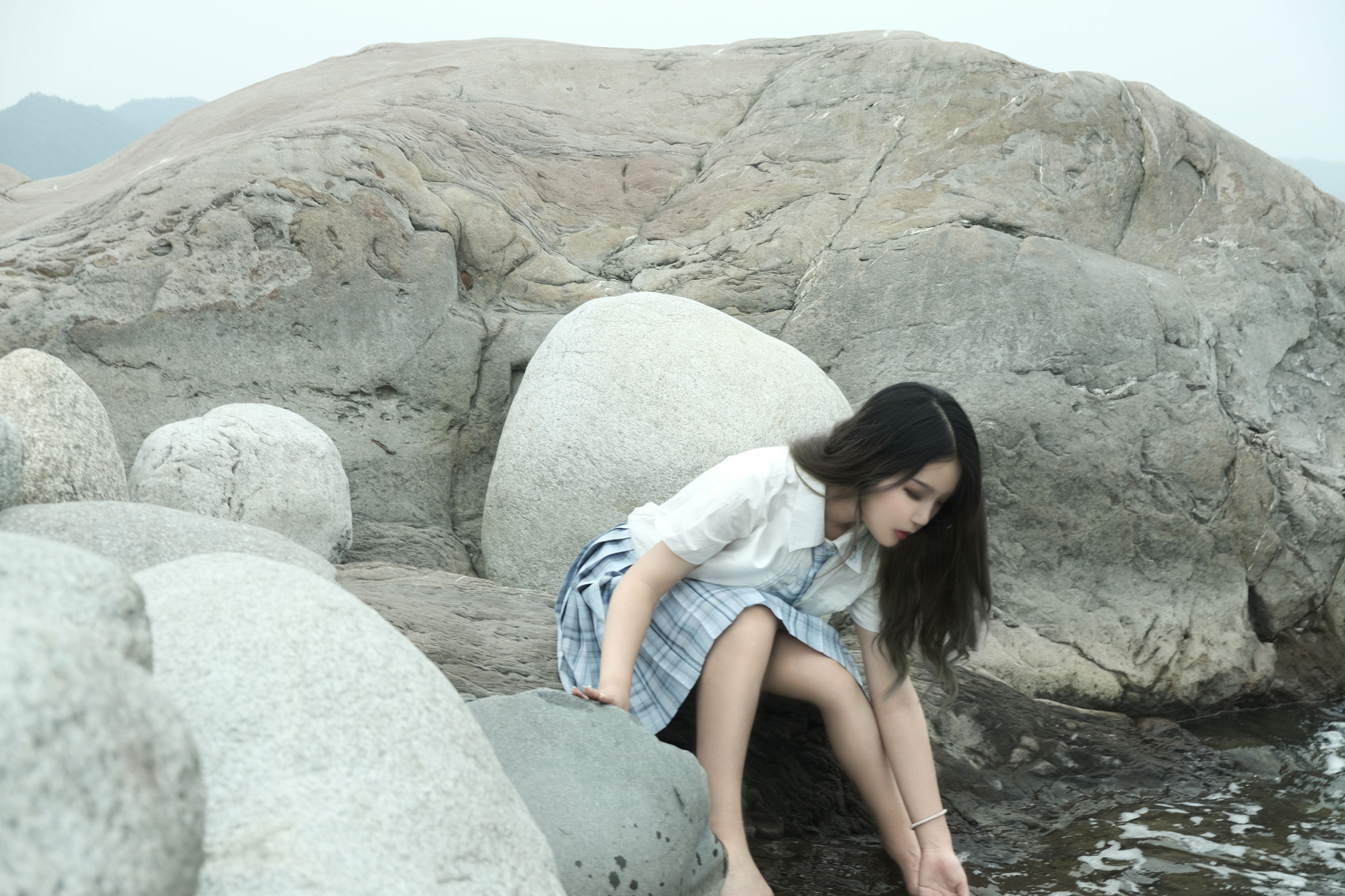 [福利COS] eloise软软 - 河边JK第2张