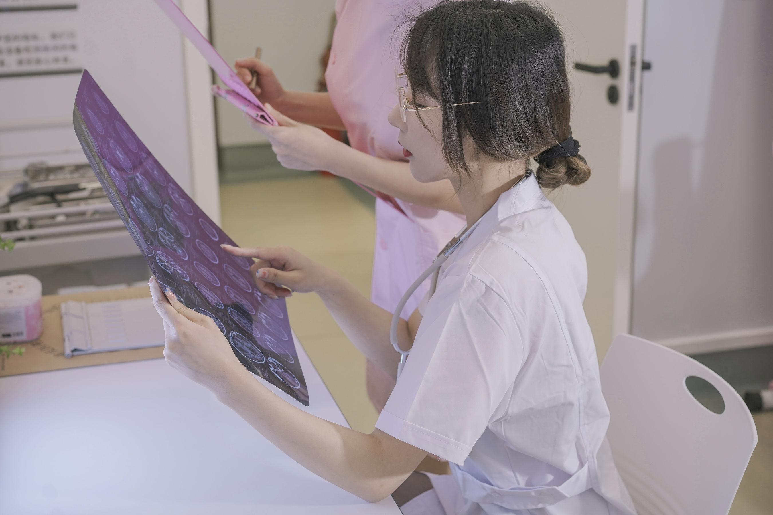 [福利COS] 云溪溪&amp;amp;奶桃桃 N47医护第3张