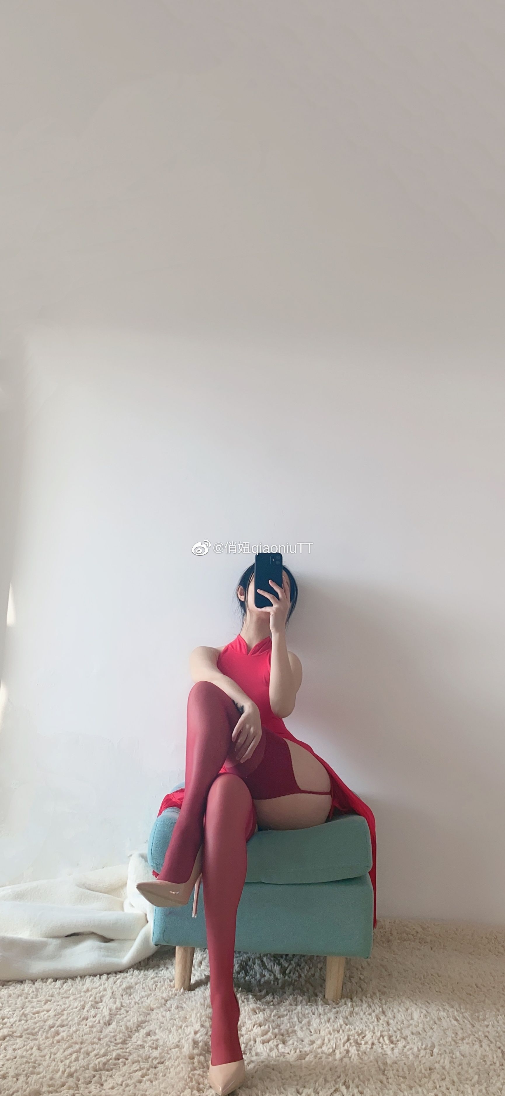 [福利COS] 俏妞qiaoniuTT - 丝袜长腿翘臀 视图合集第35张