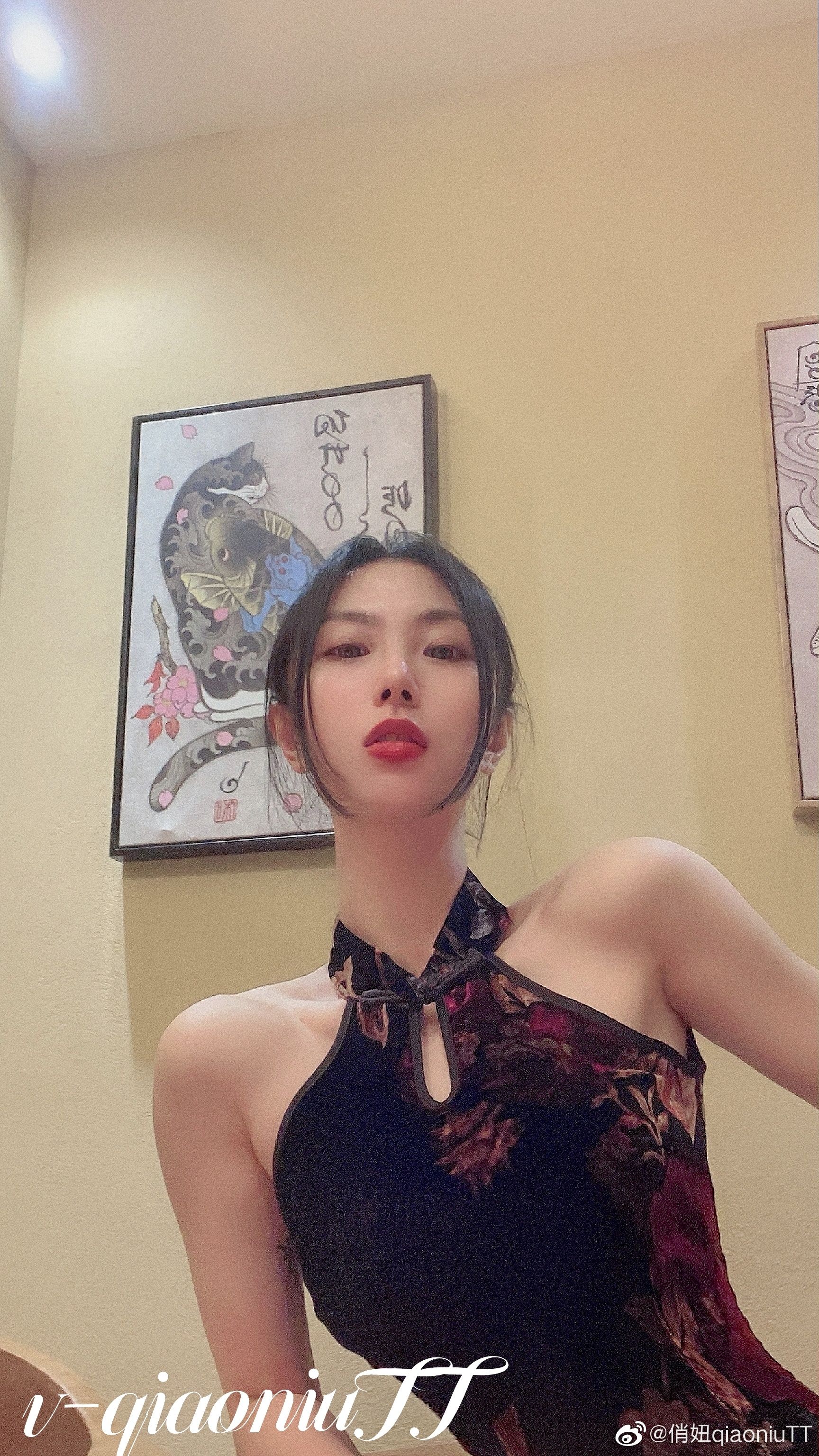 [福利COS] 俏妞qiaoniuTT - 丝袜长腿翘臀 视图合集第27张