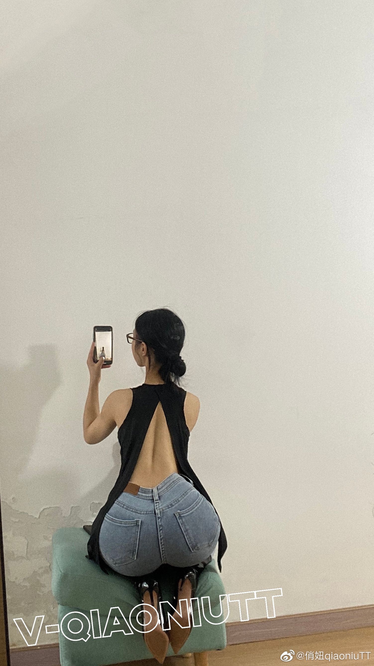 [福利COS] 俏妞qiaoniuTT - 丝袜长腿翘臀 视图合集第28张