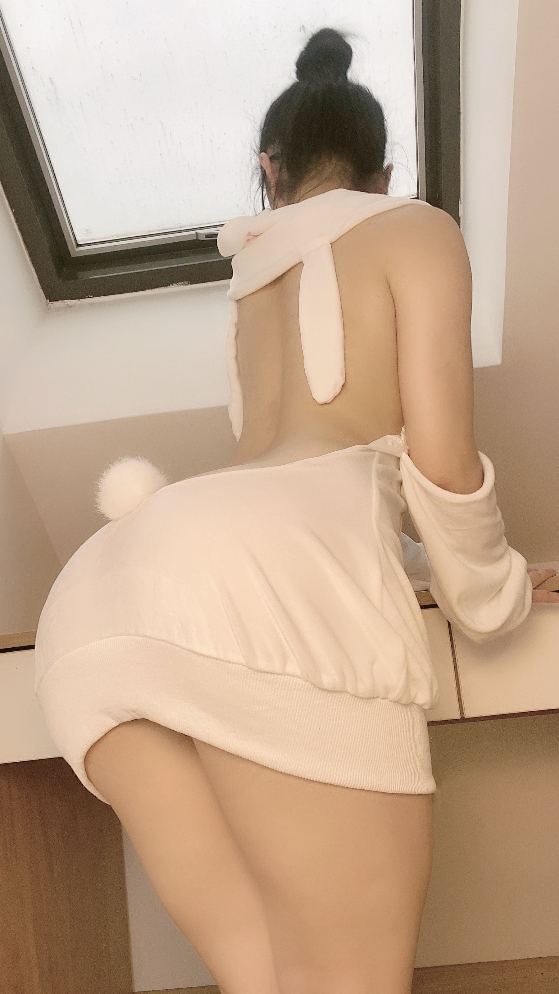 [福利COS] 俏妞qiaoniuTT - 丝袜长腿翘臀 视图合集第4张