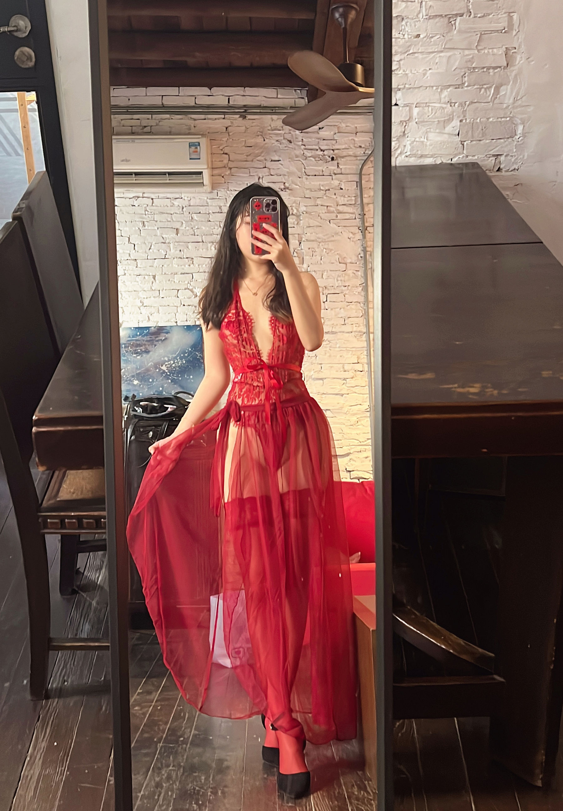 [福利COS] 微博人气Coser不呆猫 - 霸气红色人妻第3张