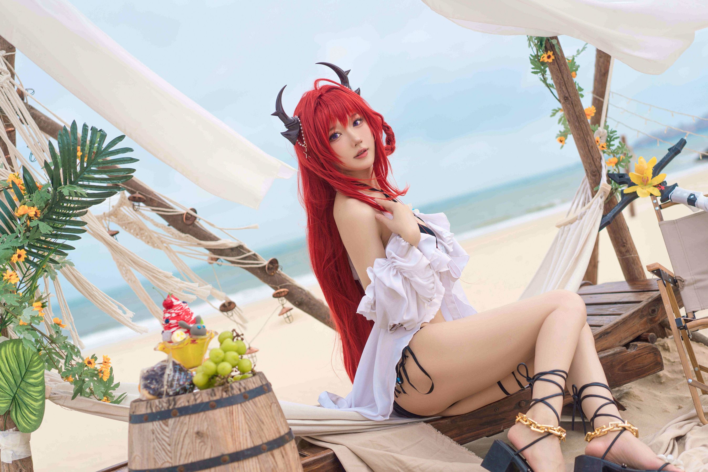 [福利COS] 动漫博主阿包也是兔娘 - 明日方舟 史尔特尔泳装第1张