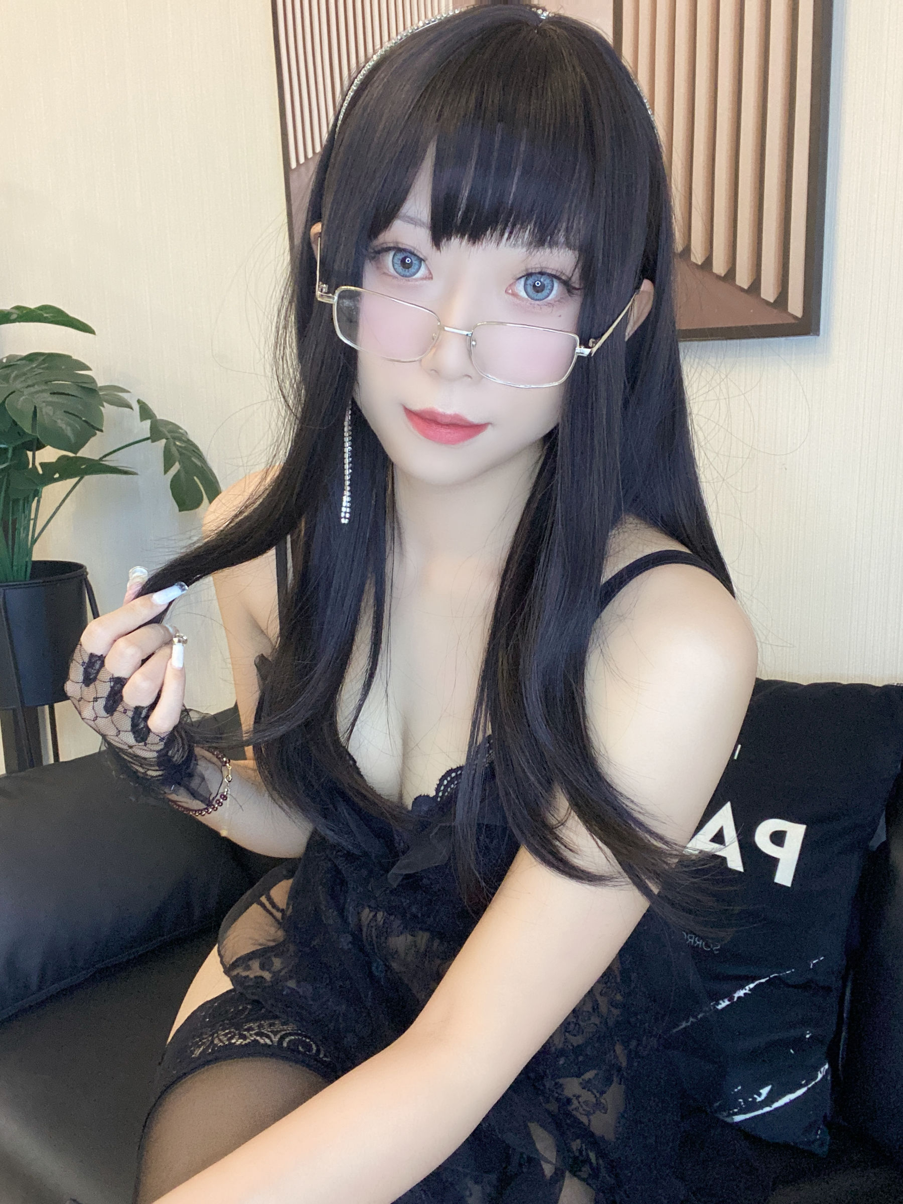 [福利COS] 动漫博主Money冷冷 - 蕾丝裙第2张