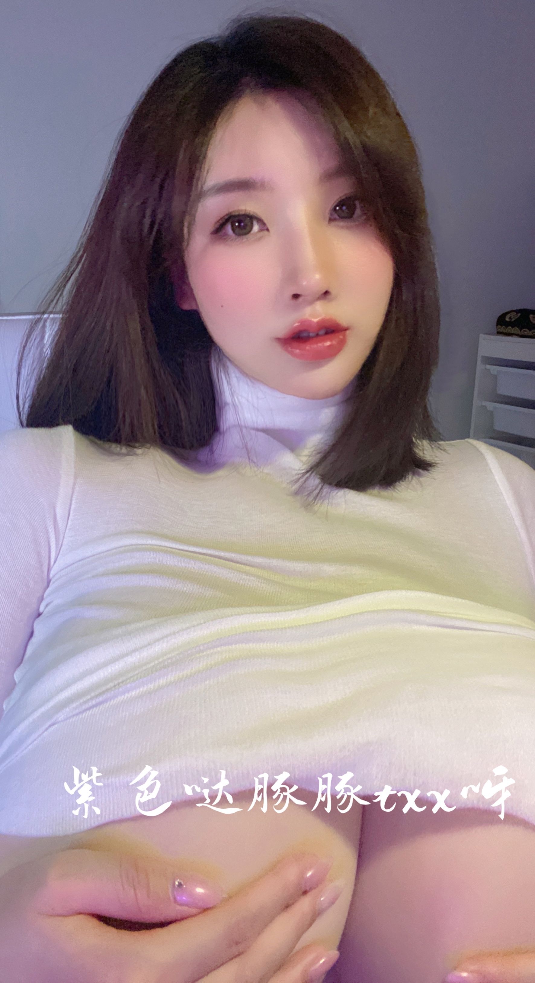 [福利COS] 女主播童小芯 微信朋友圈系列视图合集第21张