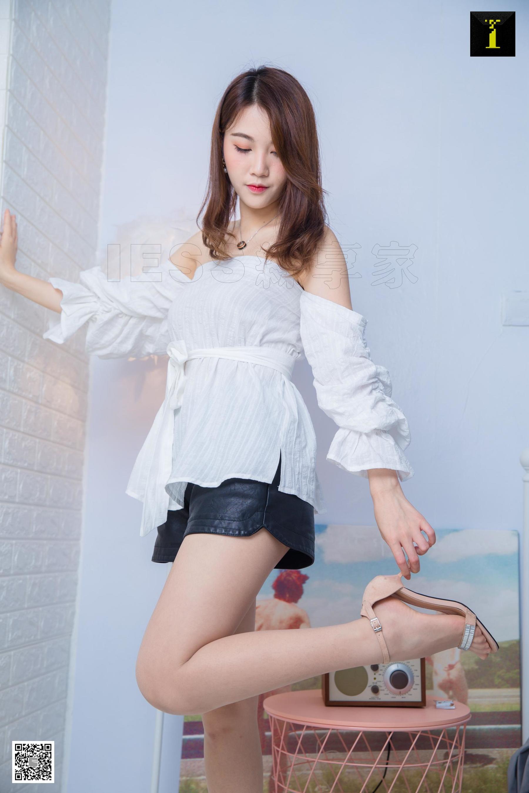 模特梓琪《小粉嫩梓琪》 [异思趣向IESS] 美腿丝足写真集第16张