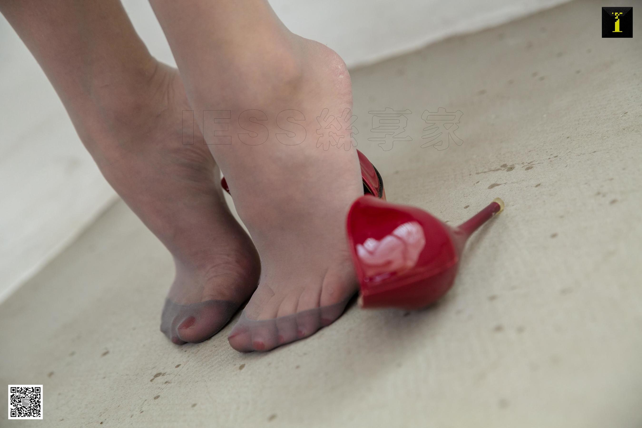 模特秋秋 《秋秋的小樱桃》 [IESS异思趣向] 美腿丝足写真集第13张