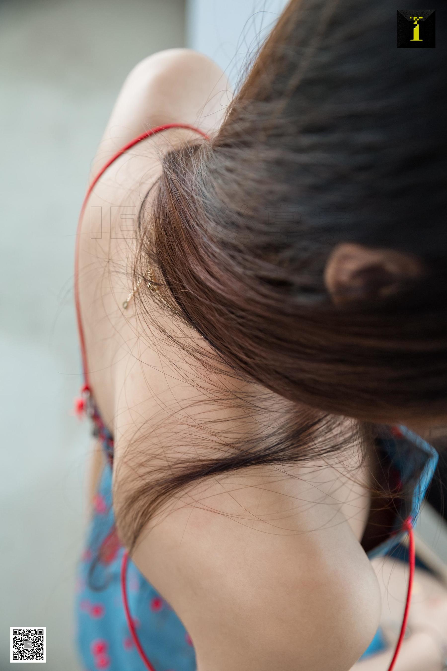 美子 《红色小樱桃》 [异思趣向IESS] 丝袜美腿写真集第11张