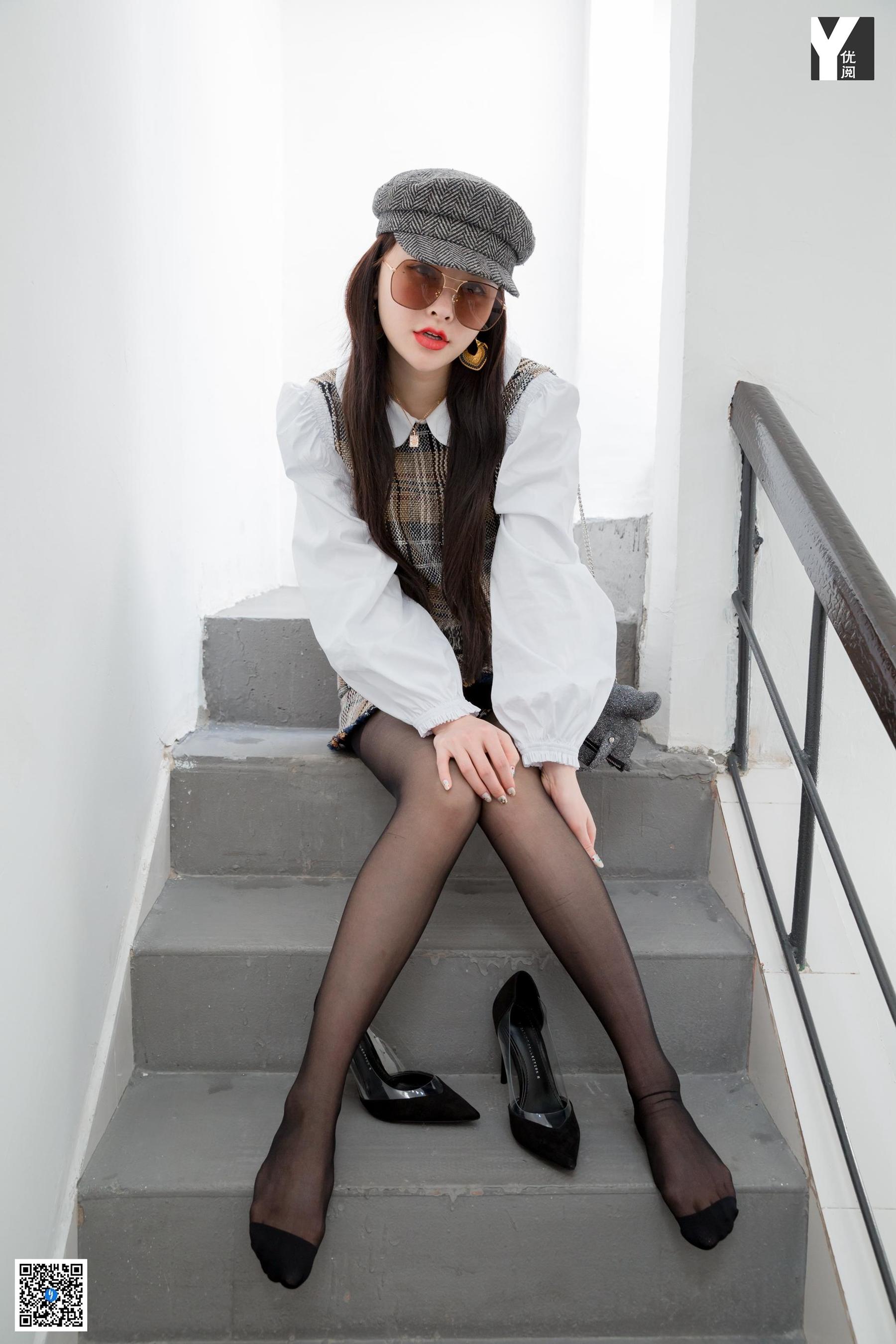 [异思趣向IESS] 模特 喵姐 《玩味格子套装》 黑丝美腿写真集第13张