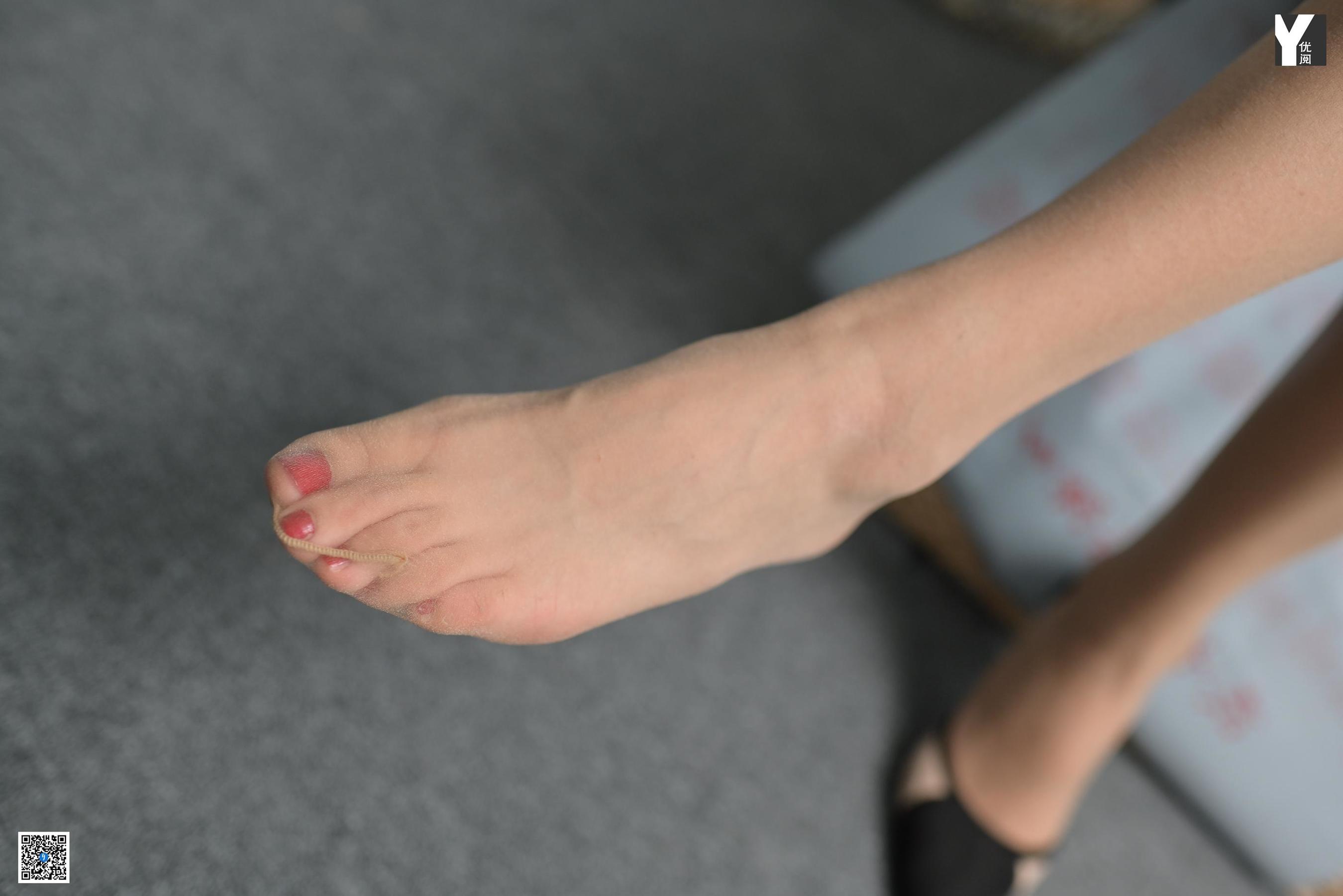 [异思趣向IESS] 模特 小小 《我的书法指导员》 美腿丝足 写真集第16张