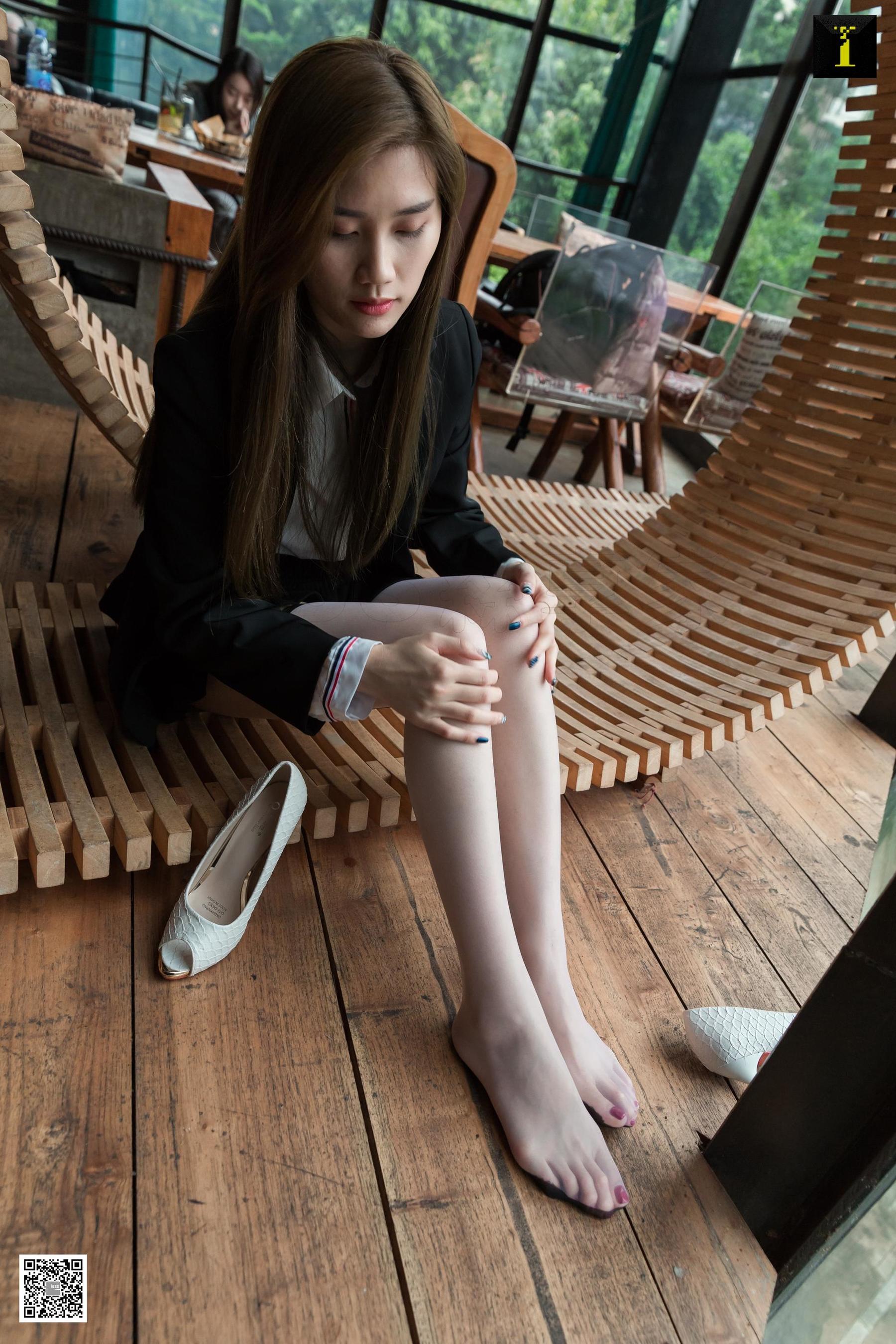 [异思趣向IESS] 模特 羽西 《鱼嘴与吊带袜》 写真集第4张