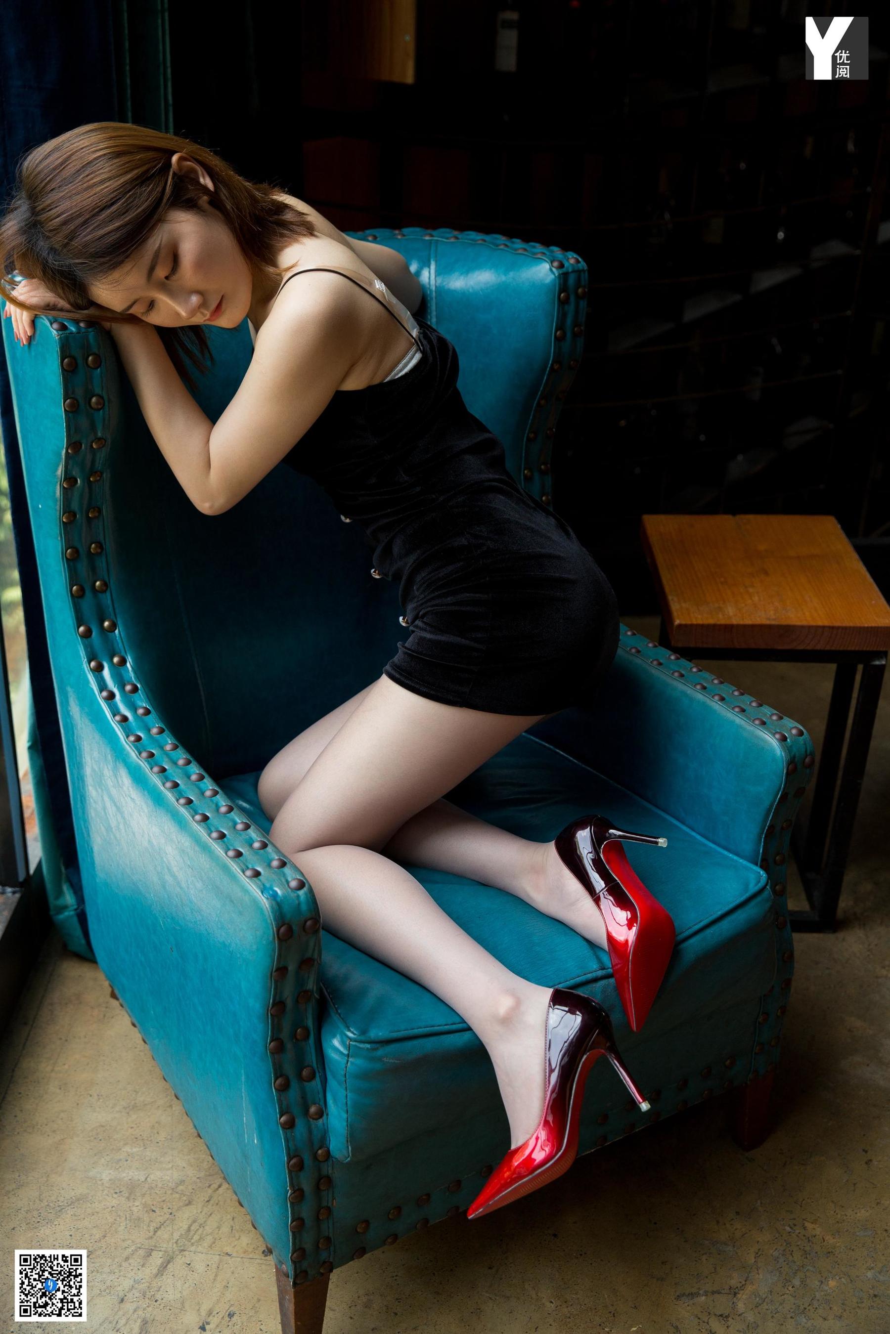 [IESS异思趣向] 模特：紫薇《蜜桃成熟时》 丝袜美腿写真集第15张