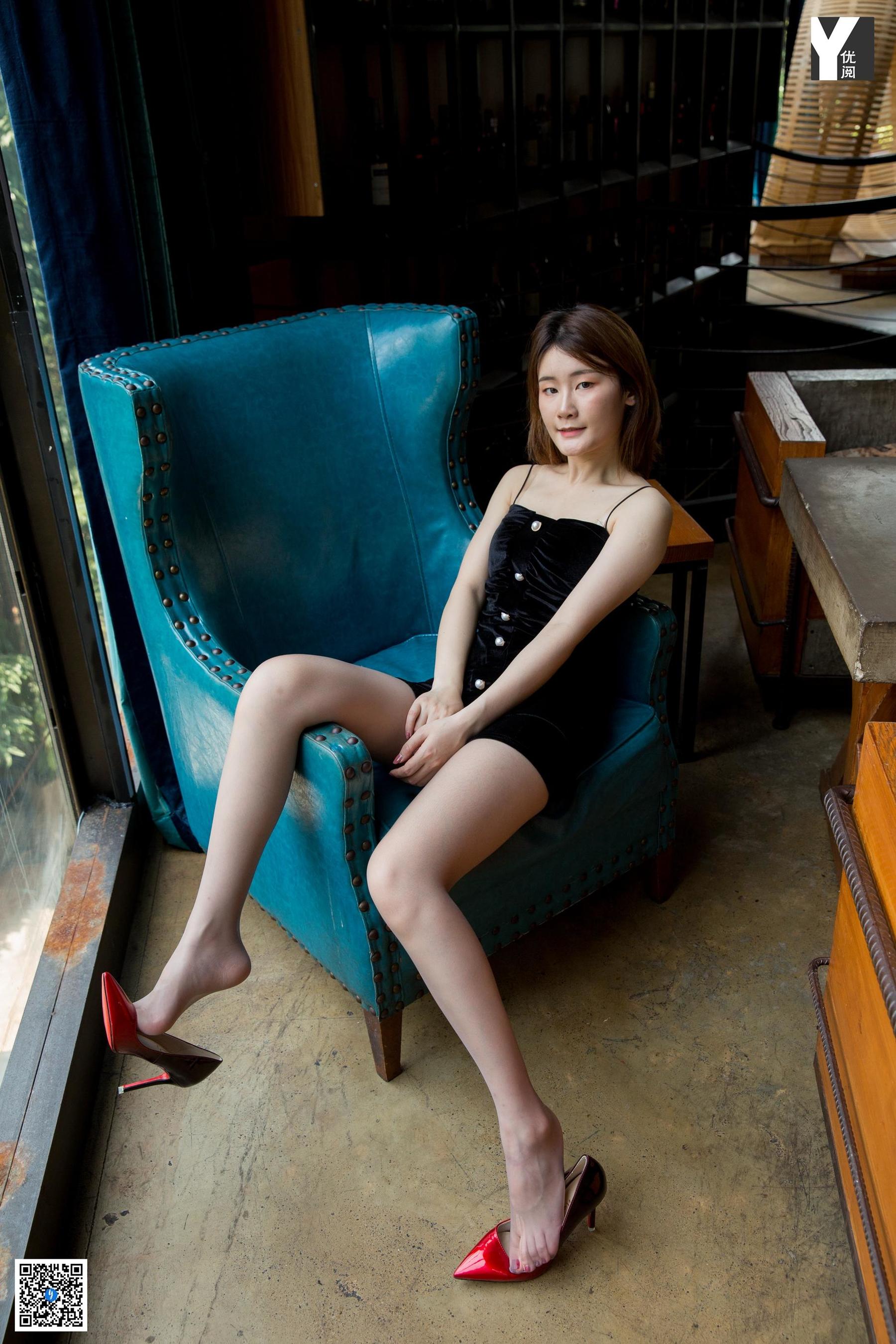 [IESS异思趣向] 模特：紫薇《蜜桃成熟时》 丝袜美腿写真集第18张