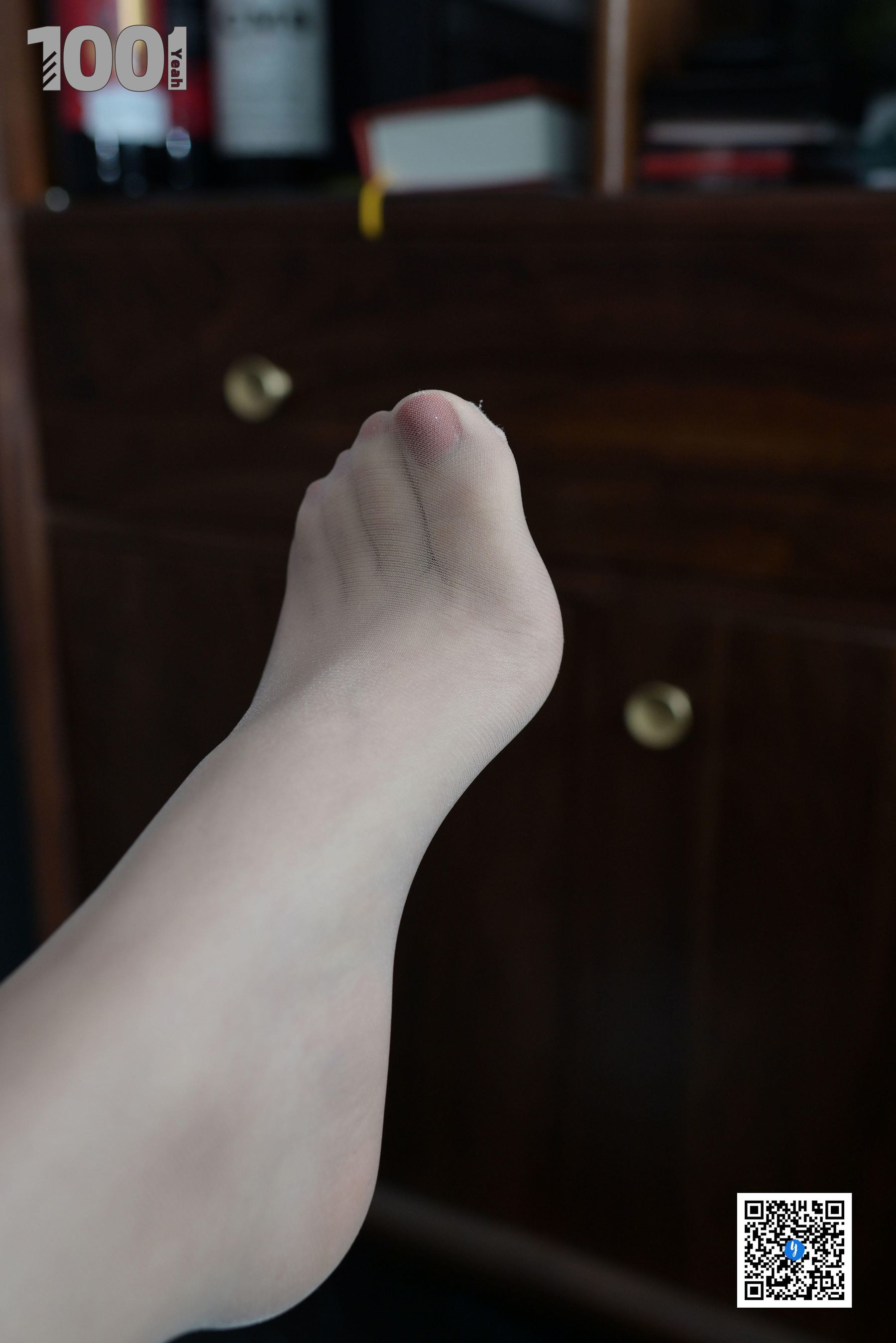 [IESS异思趣向] NO.189 【一抹红3】  丝足美腿写真第8张
