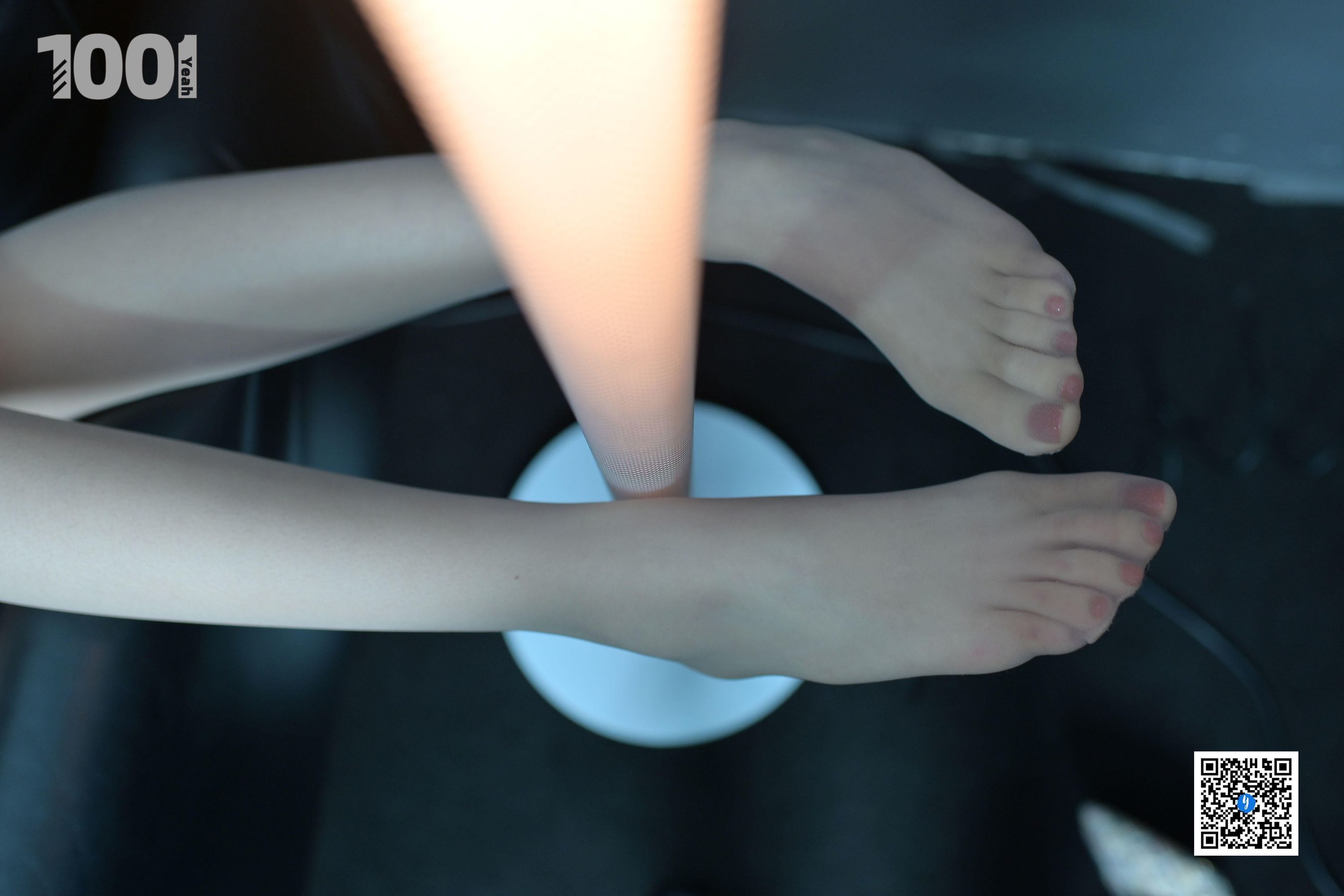 [IESS异思趣向] NO.189 【一抹红3】  丝足美腿写真第13张