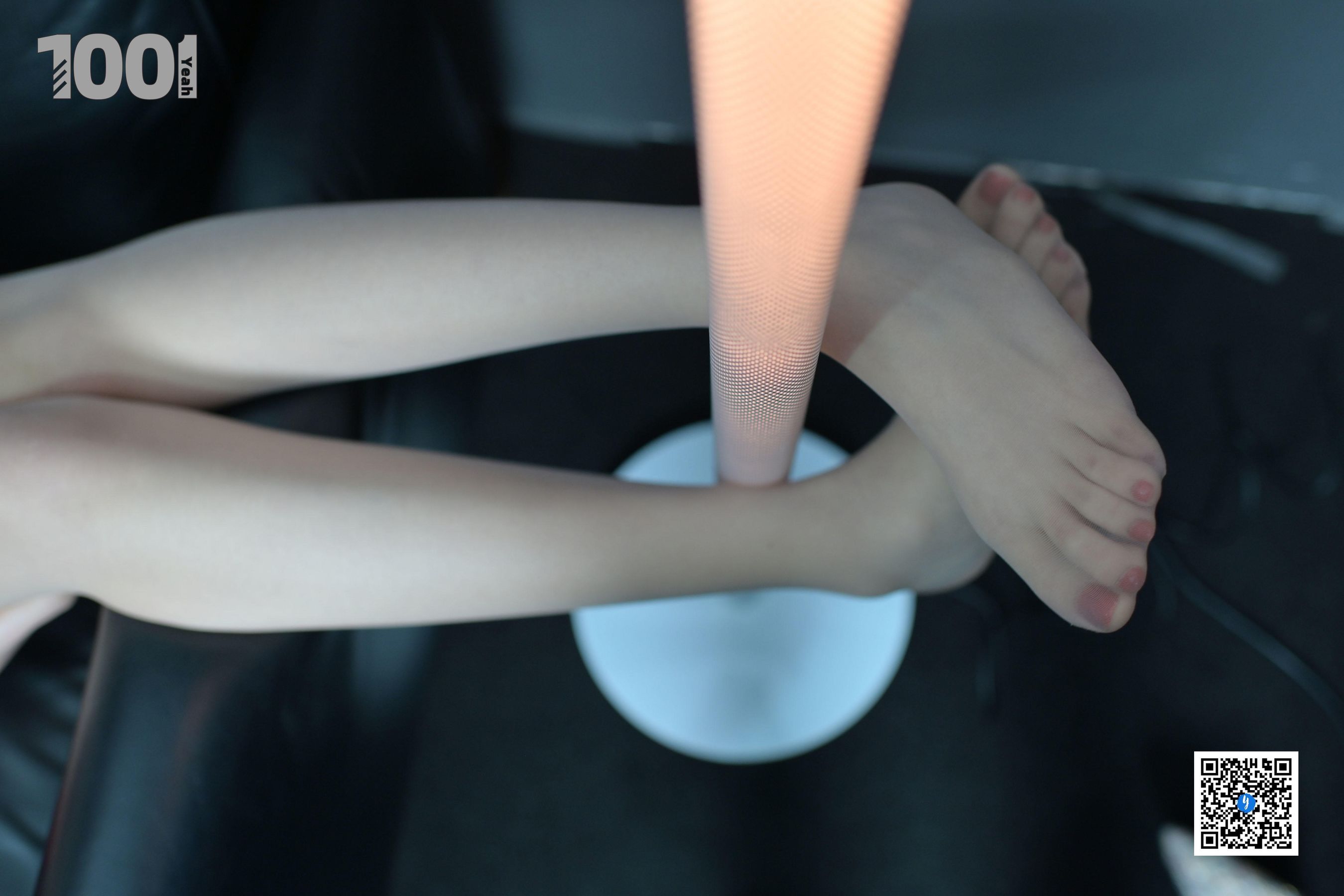 [IESS异思趣向] NO.189 【一抹红3】  丝足美腿写真第14张
