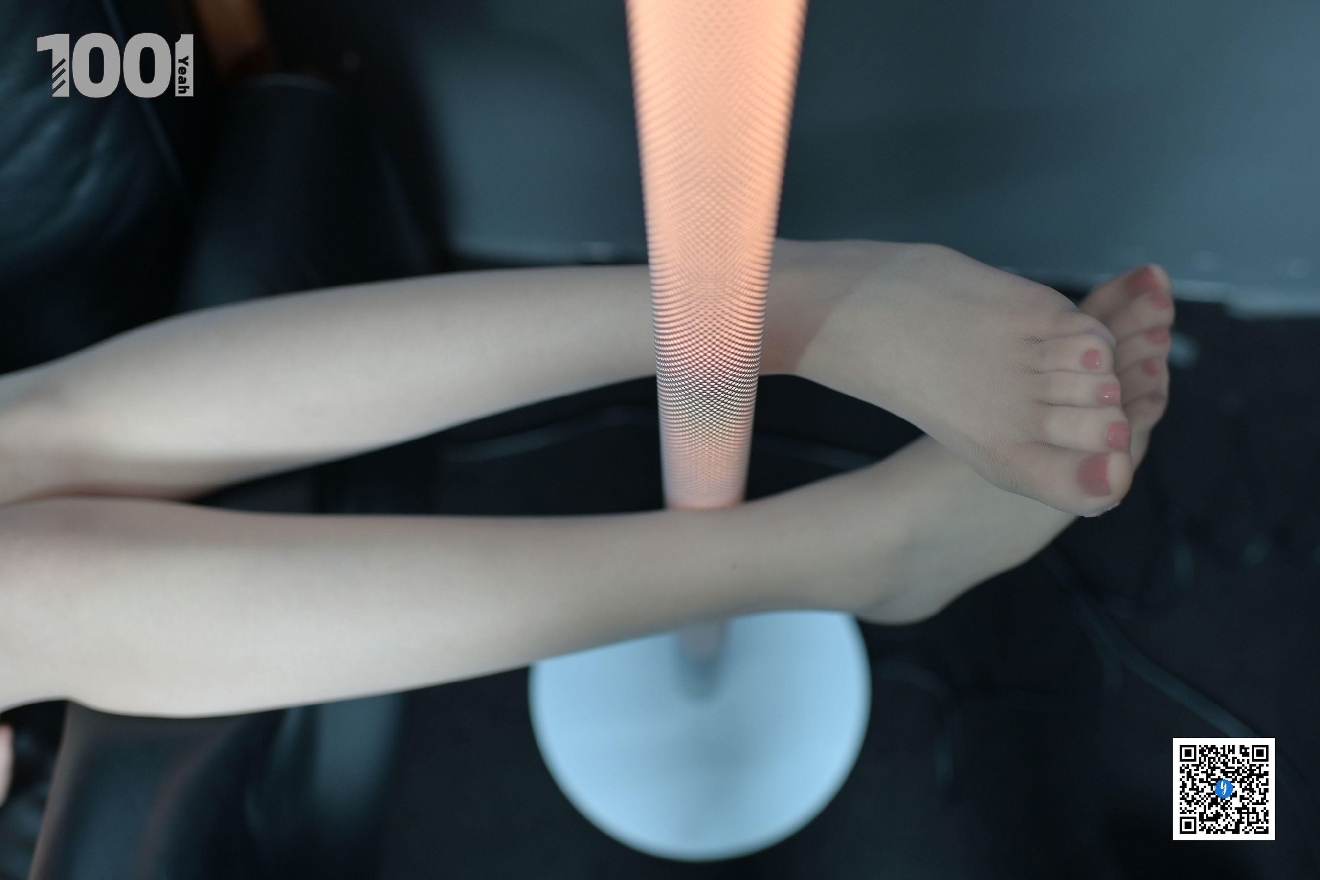 [IESS异思趣向] NO.189 【一抹红3】  丝足美腿写真第14张