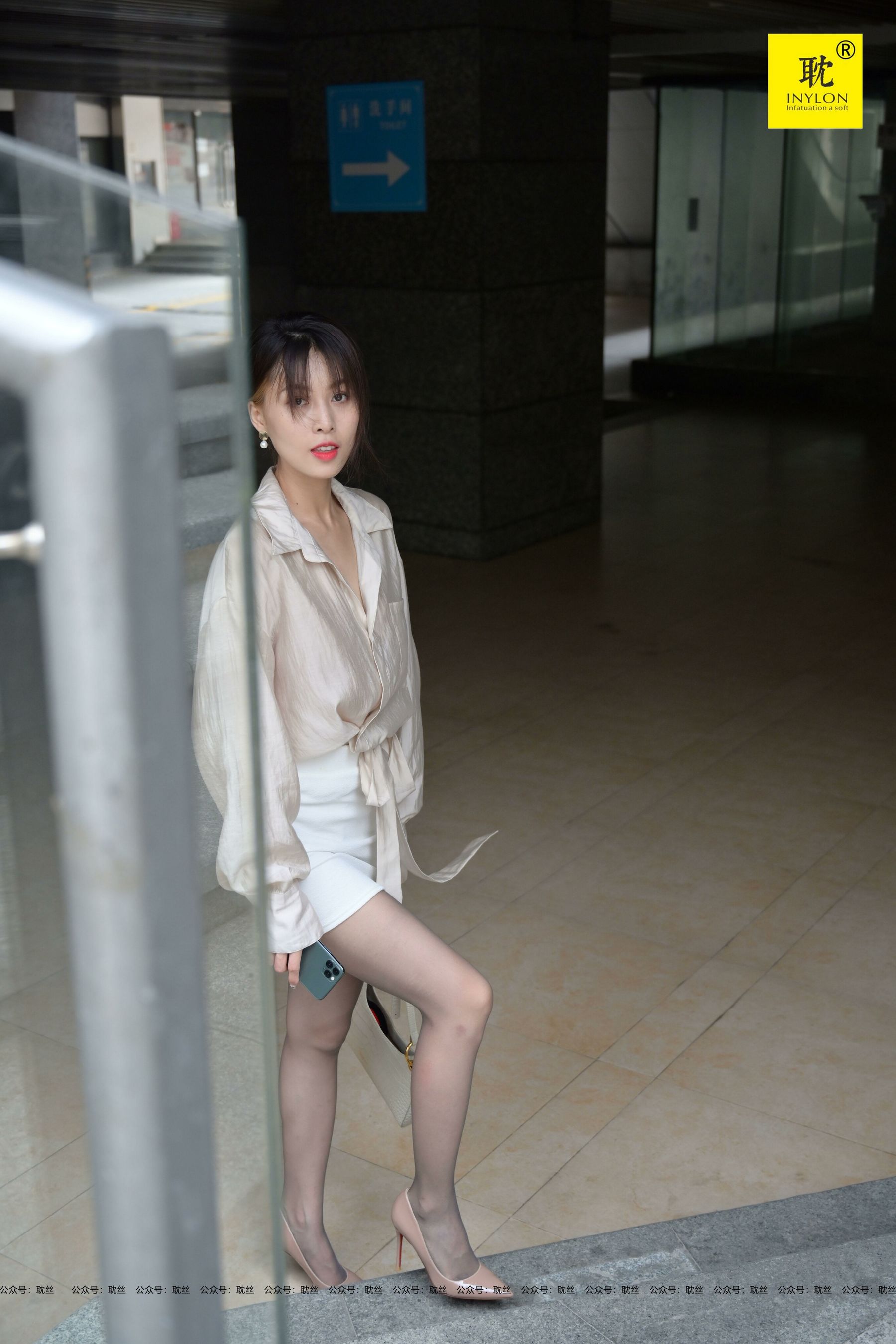 [IESS第N种幻想] 一个人下班③ 丘主管 美腿丝袜套图第2张