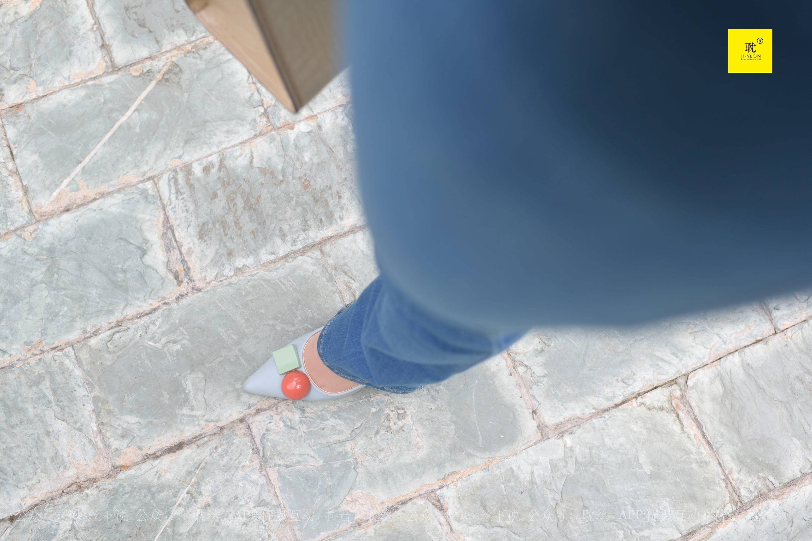 [IESS异思趣向]第N种幻想 婉萍的一天③  美腿丝袜套图第2张